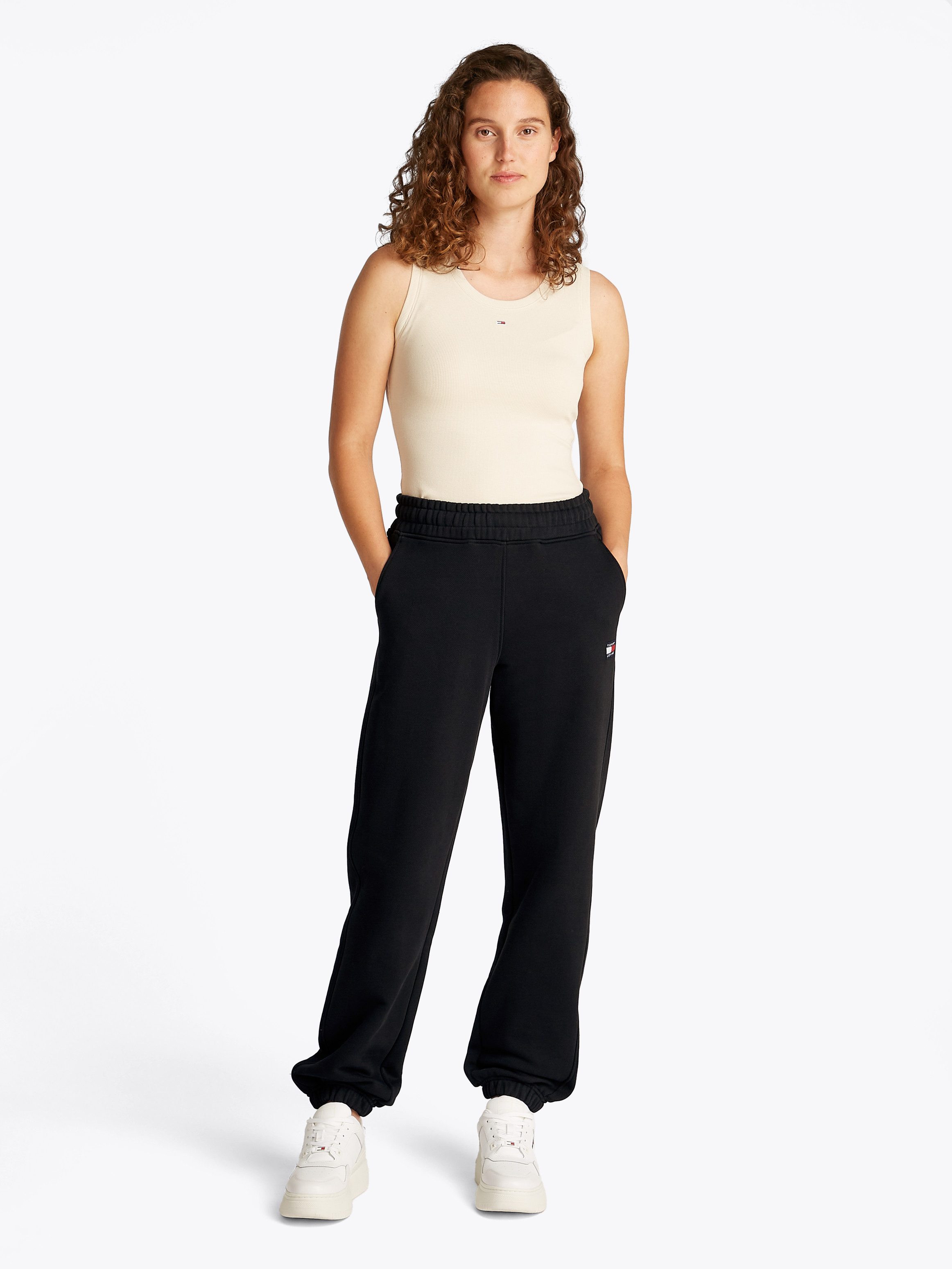 TOMMY JEANS Joggingbroek TJW BADGE JOGGER met geborduurd logo