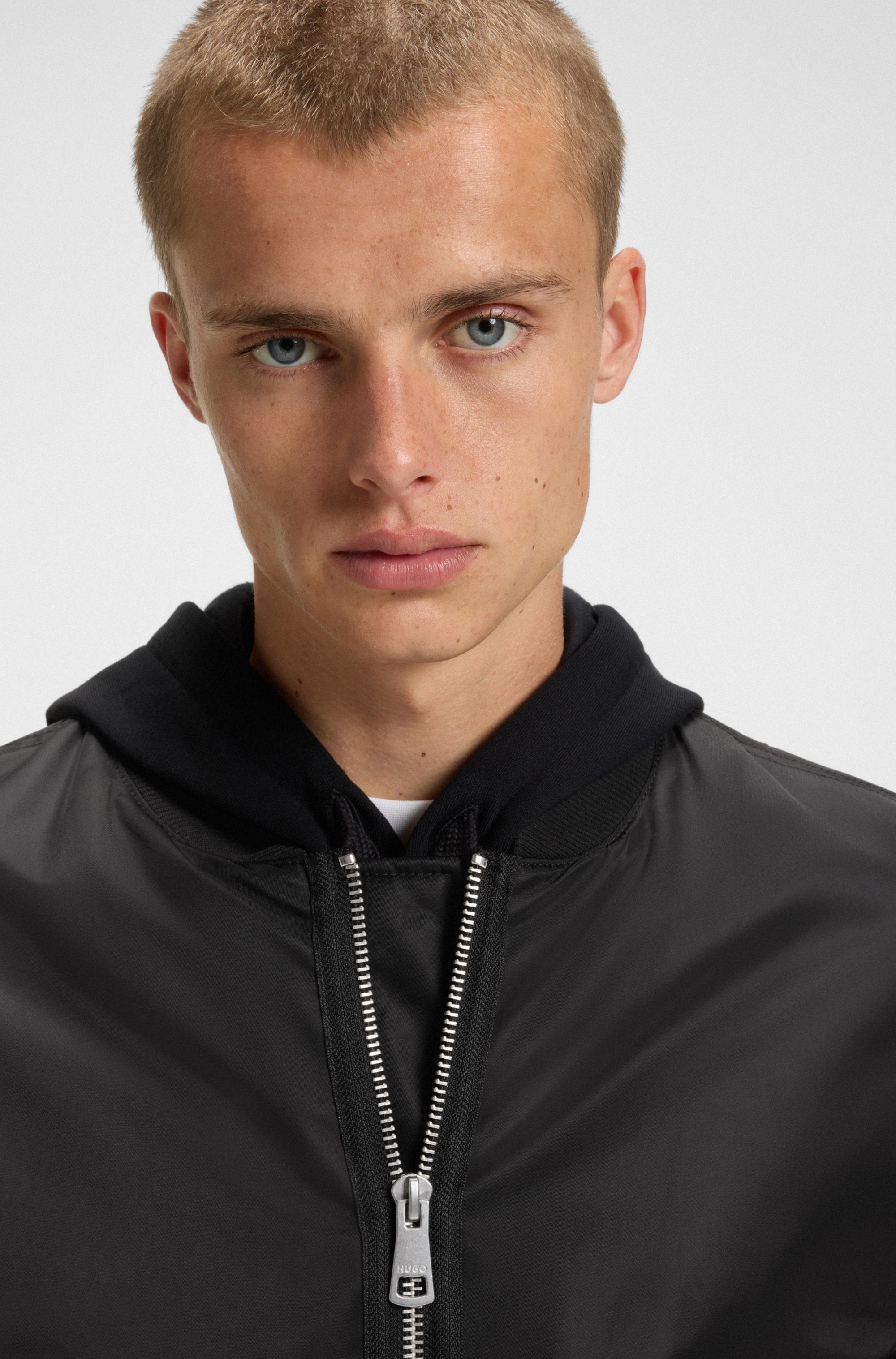 HUGO Blue Blouson Biero met waterafstotende afwerking en mouwzak
