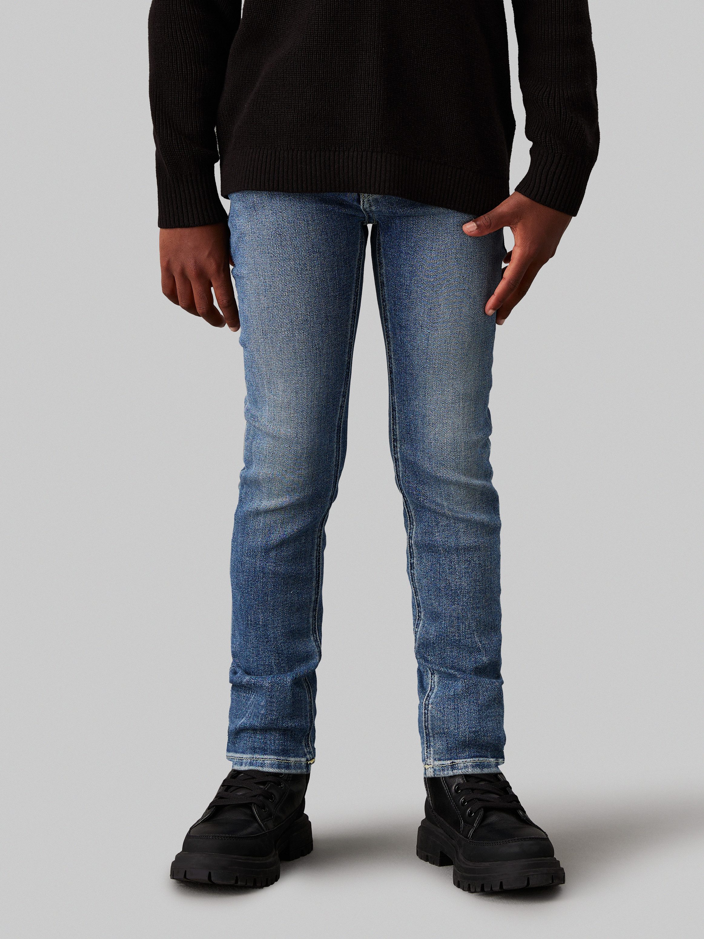 Calvin Klein Slim fit jeans SLIM NEW MID BLUE PWS voor kinderen tot 16 jaar, in coole wassing