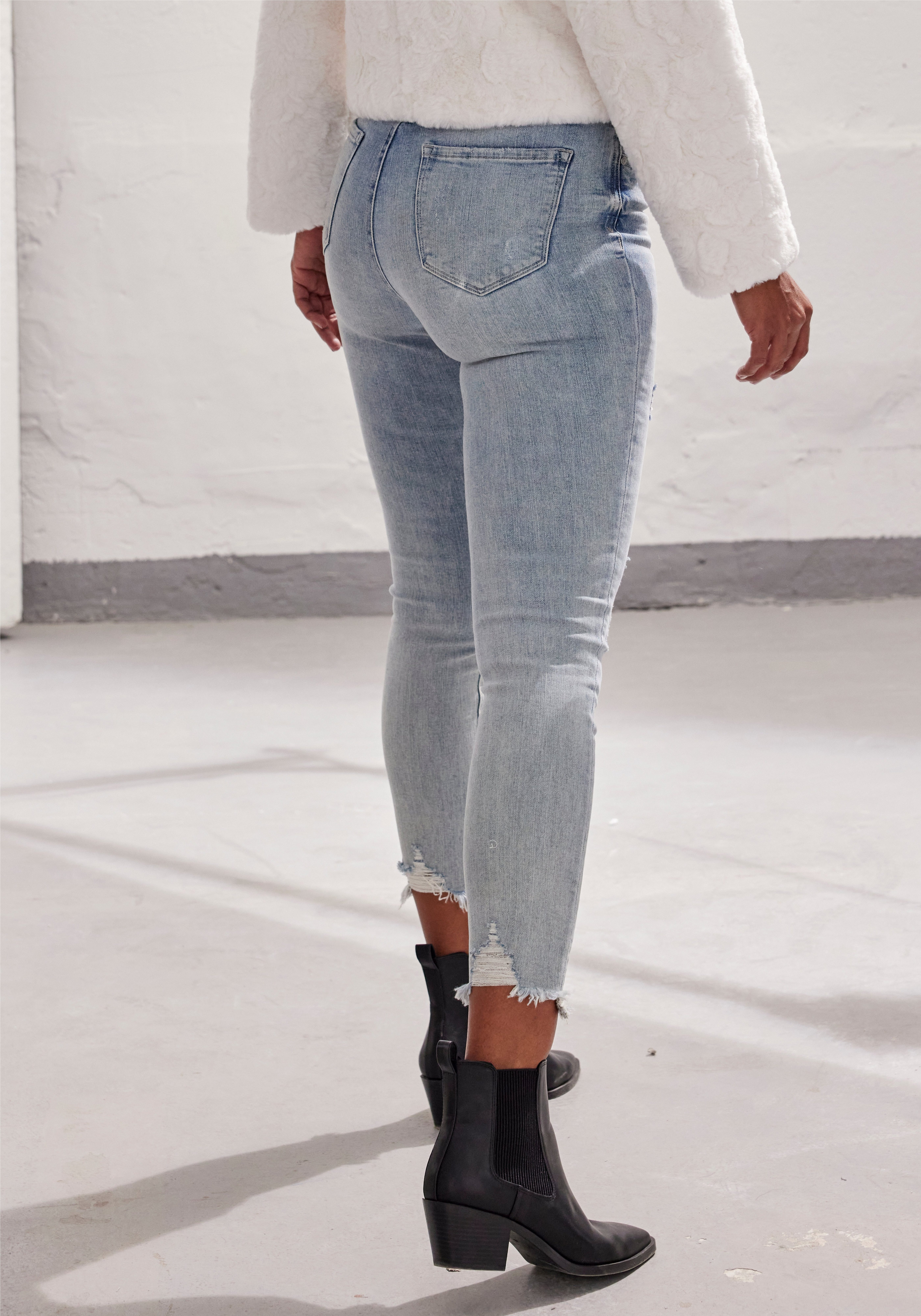 Buffalo Destroyed jeans met rafelende broekspijpen en stretchpercentage, smalle pasvorm