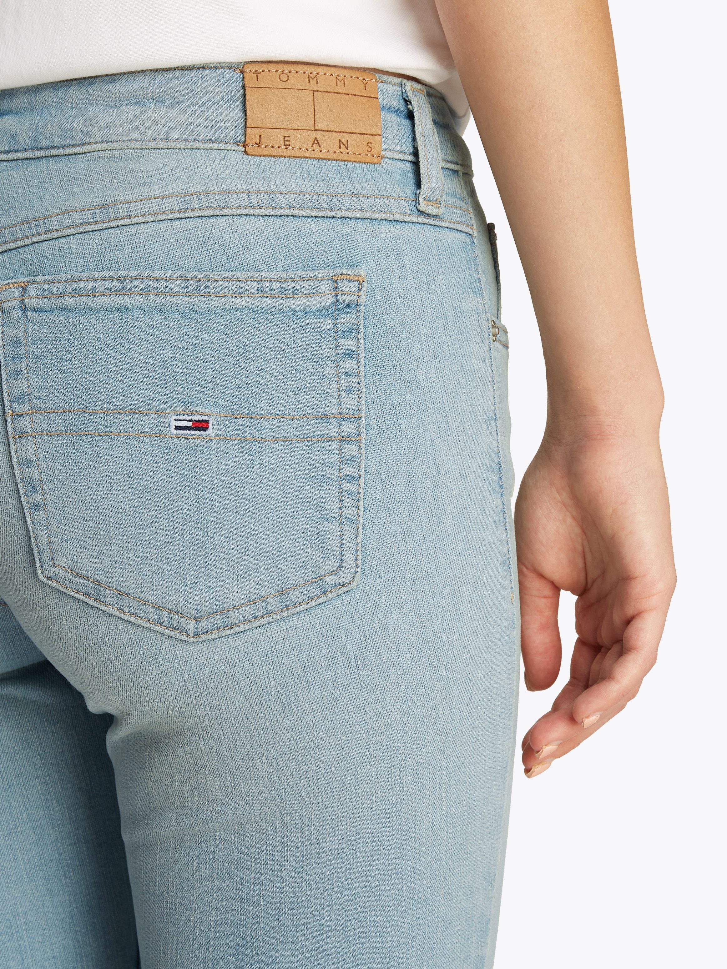 TOMMY JEANS Skinny fit jeans Sophie Low Waist Skinny met logo-badge, in enkel-lengte