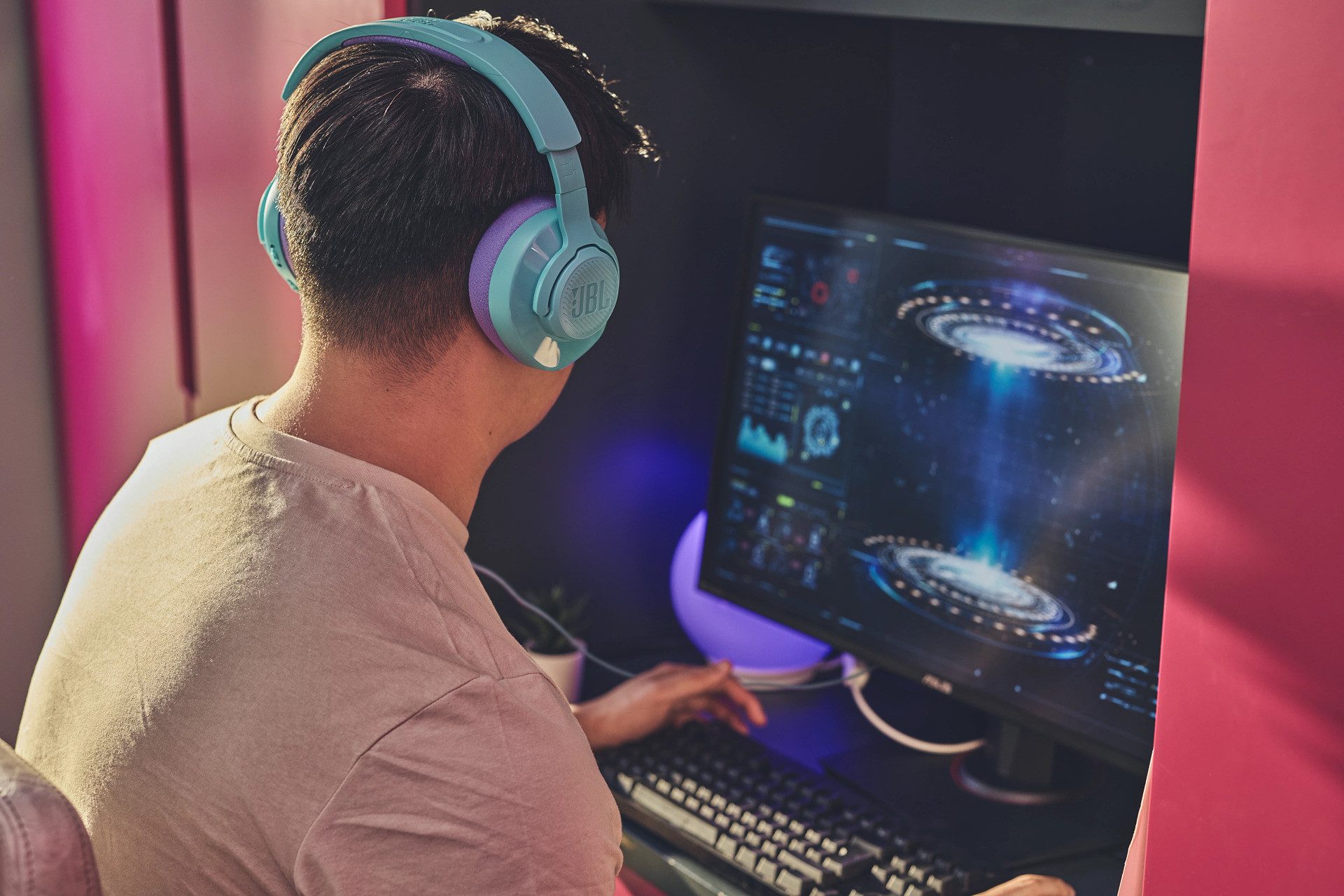 JBL Gaming-headset Quantum 100M2 JBL QuantumSOUND-handtekening, afneembare microfoon met demping