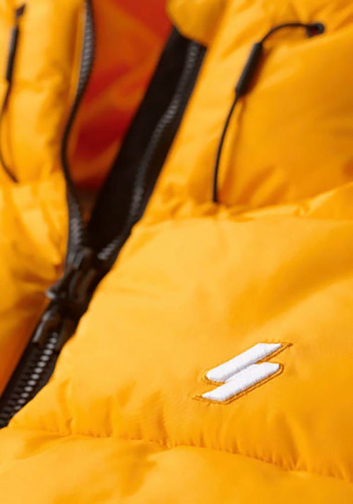 Superdry Gewatteerde jas HOODED SPORTS PUFFR JACKET met contrastkleurig borduursel