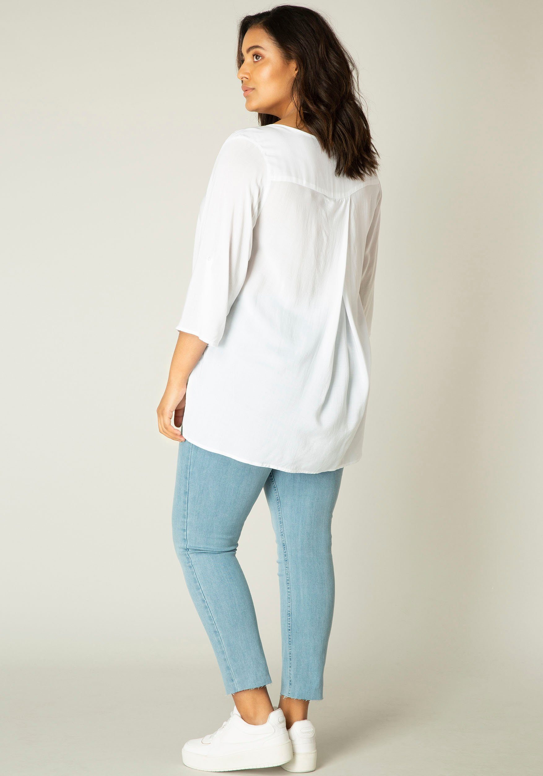 Base Level Curvy Klassieke blouse met v-hals