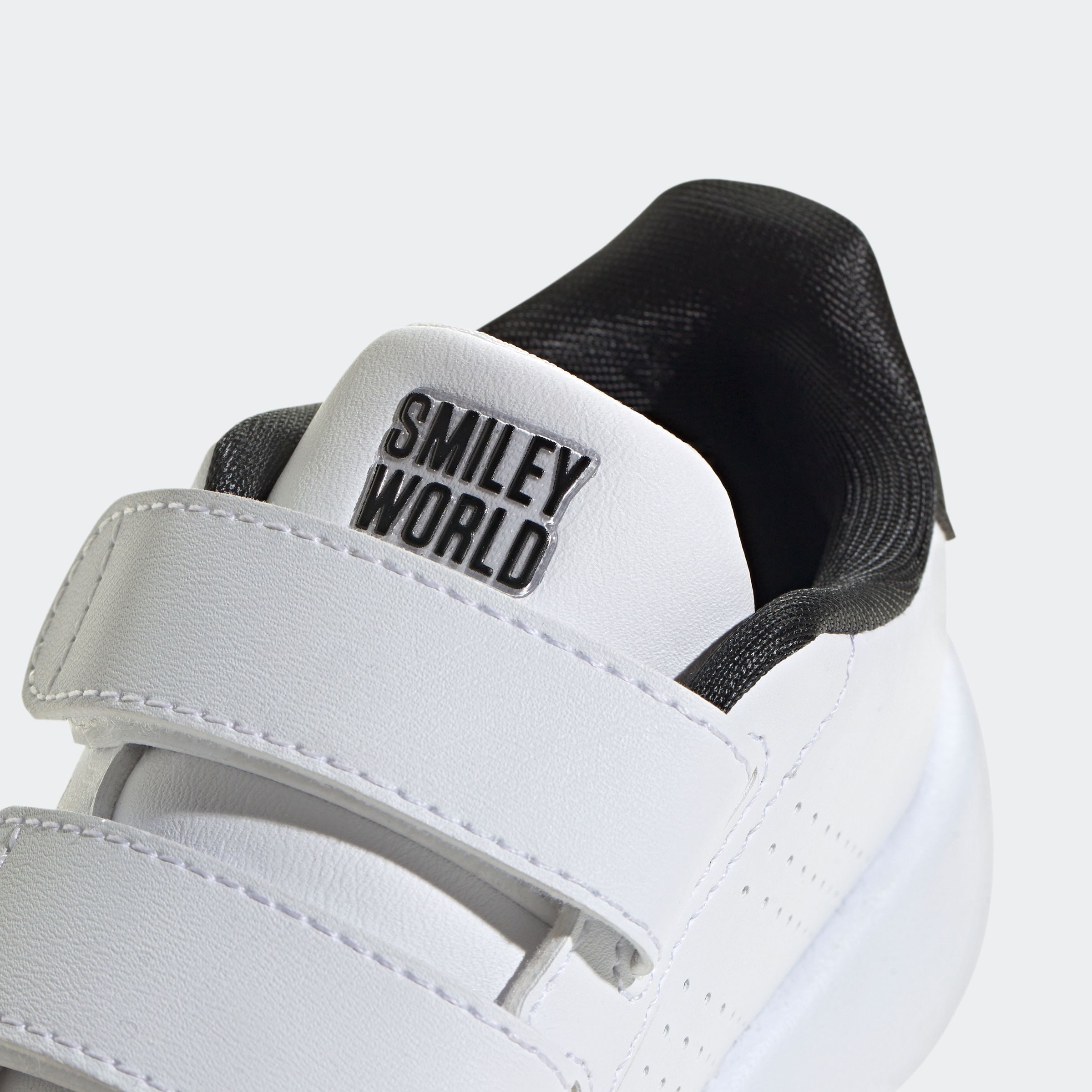 adidas Sportswear Klittenbandschoenen ADIDAS SMILEY ADVANTAGE KIDS Ontwerp geïnspireerd door de adidas Stan Smith, voor kinderen