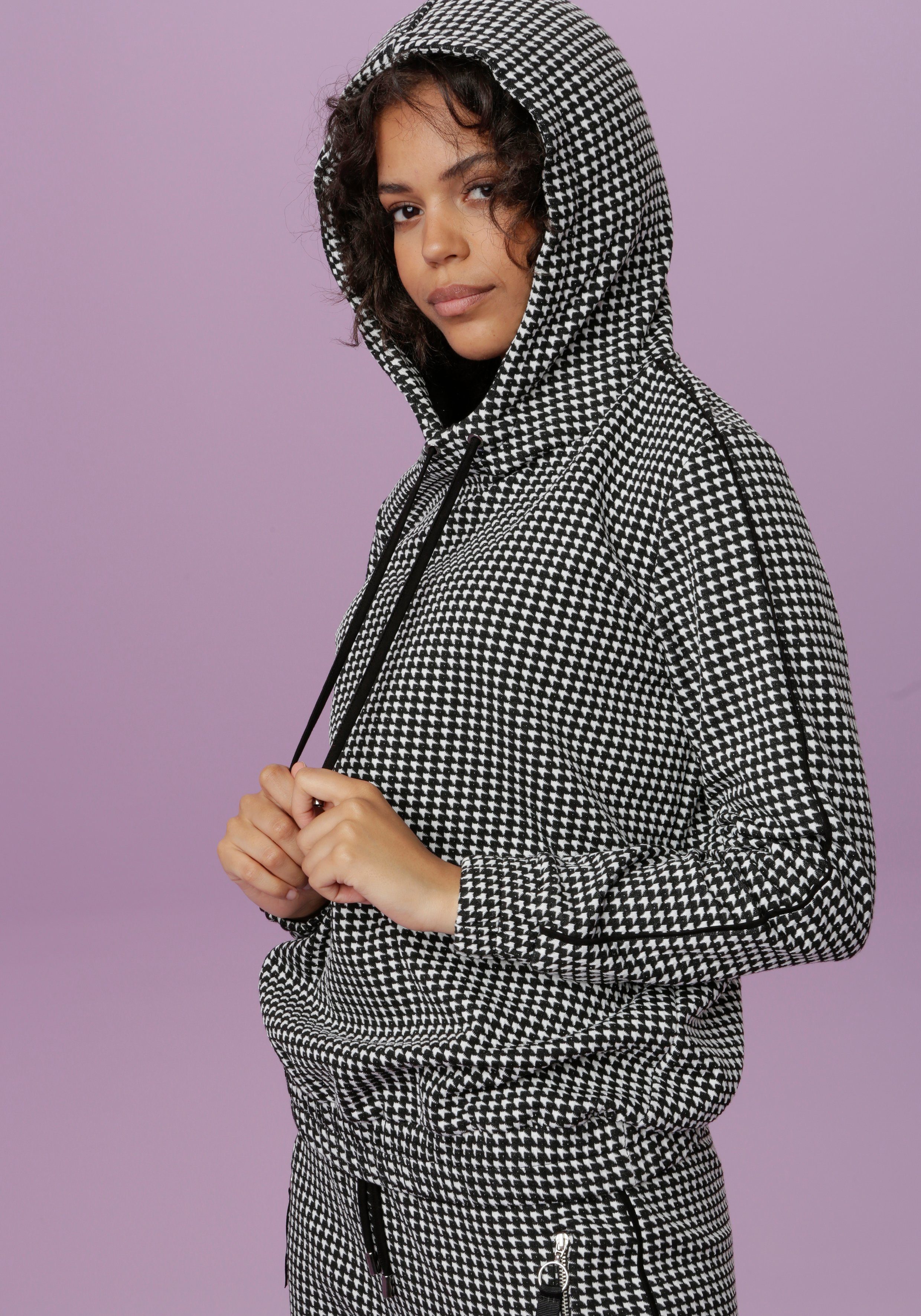 Aniston CASUAL Sweatshirt Capuchon met een bindstrik aan te passen