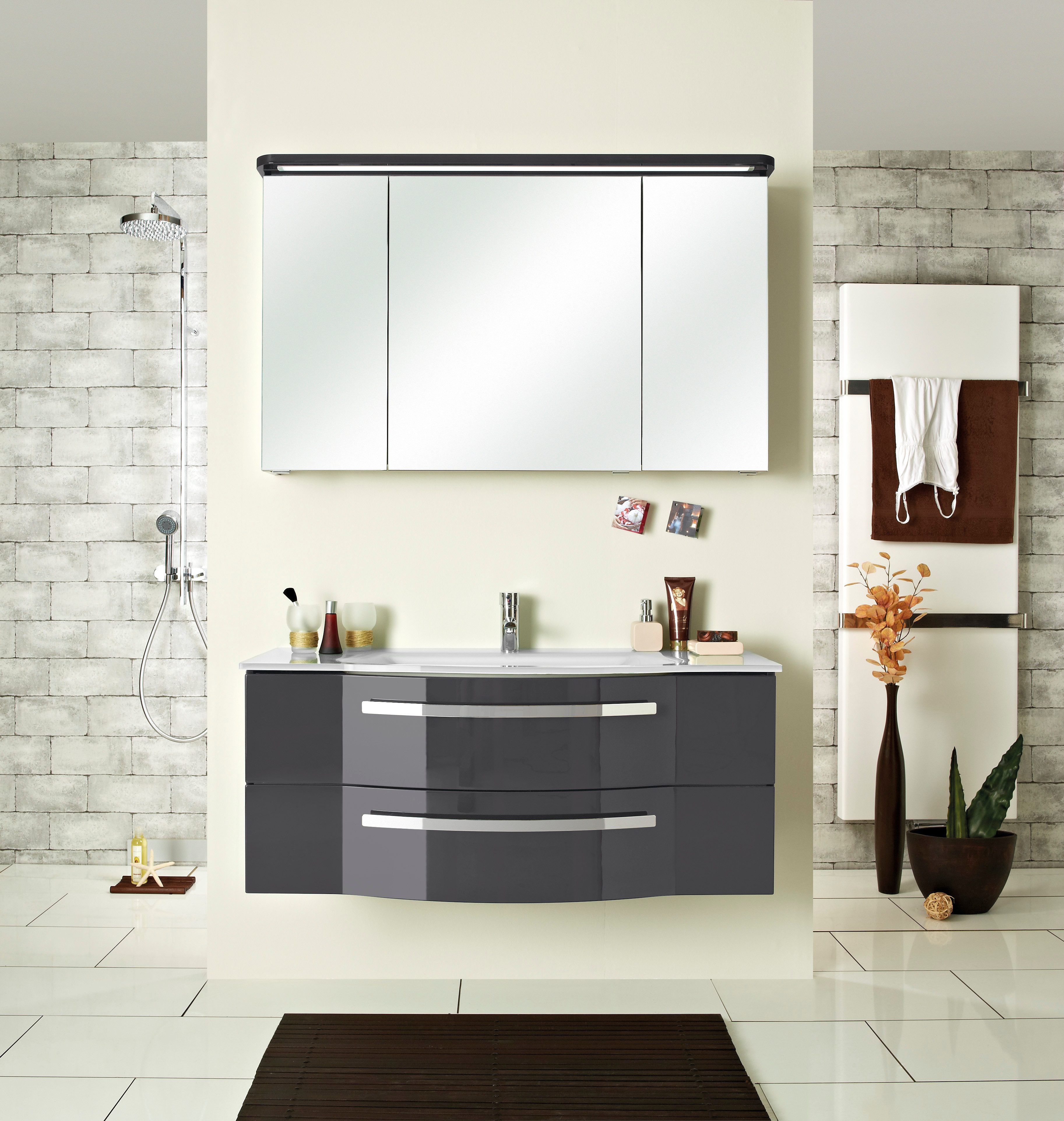 Saphir Spiegelkast Serie 4005 badkamer spiegelkast incl. LED-kransverlichting Badkast 120 cm breed, 3 deuren, 6 glazen legplanken, incl. deurdemper