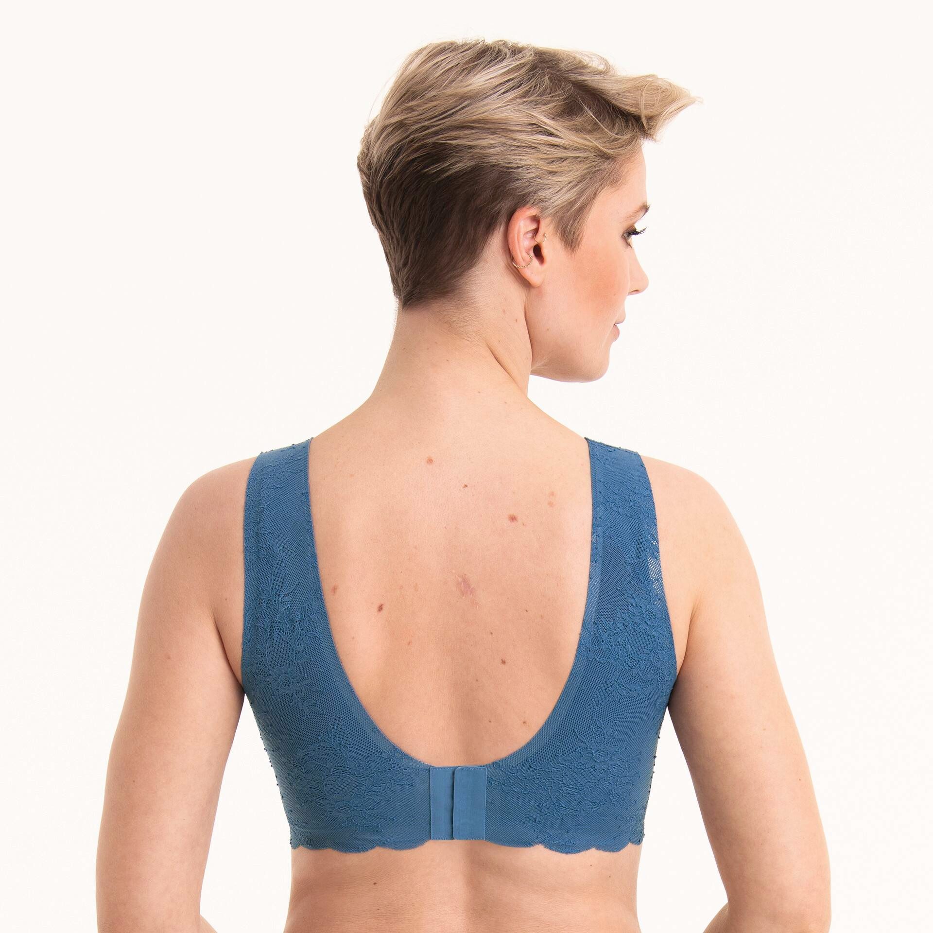 Anita Comfort Bralette Essentials Kant met voorgevormde cups Bloemige kant, uitneembare schuimcups, delicate zijden band (1-delig)