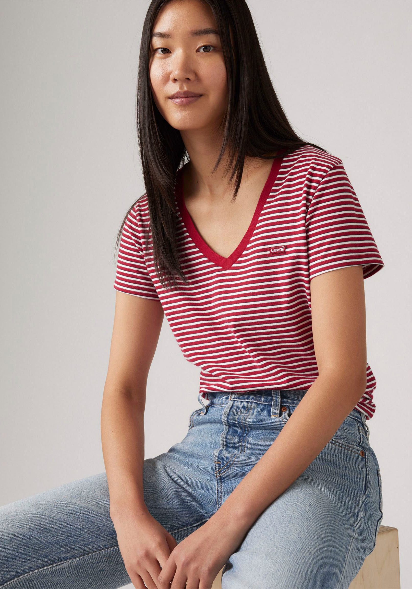 Levi's® Shirt met V-hals PERFECT VNECK met mini-batwing-logoborduursel