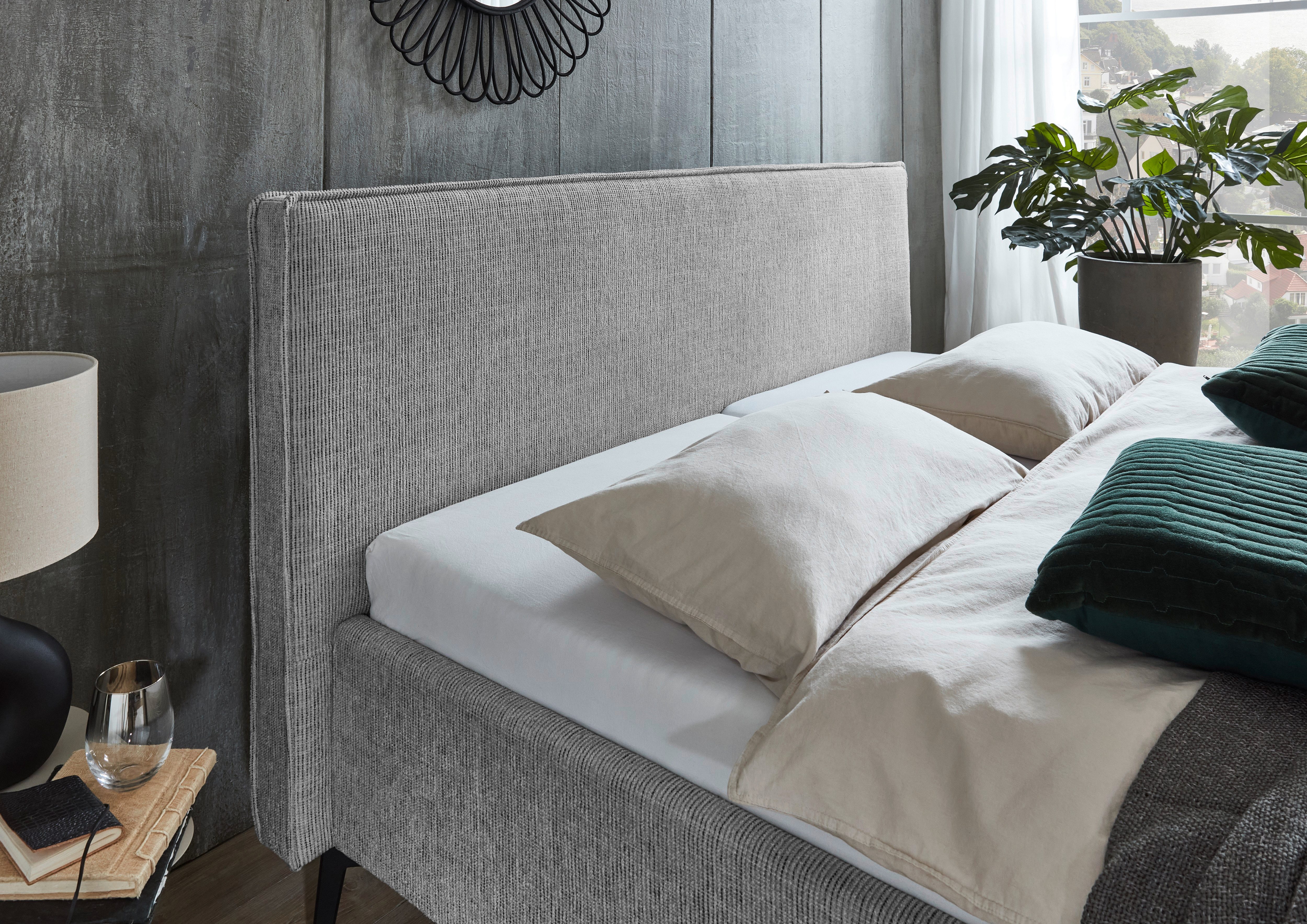meise.möbel Gestoffeerd bed Riva II met zwarte metalen poten, naar keuze met bedkist