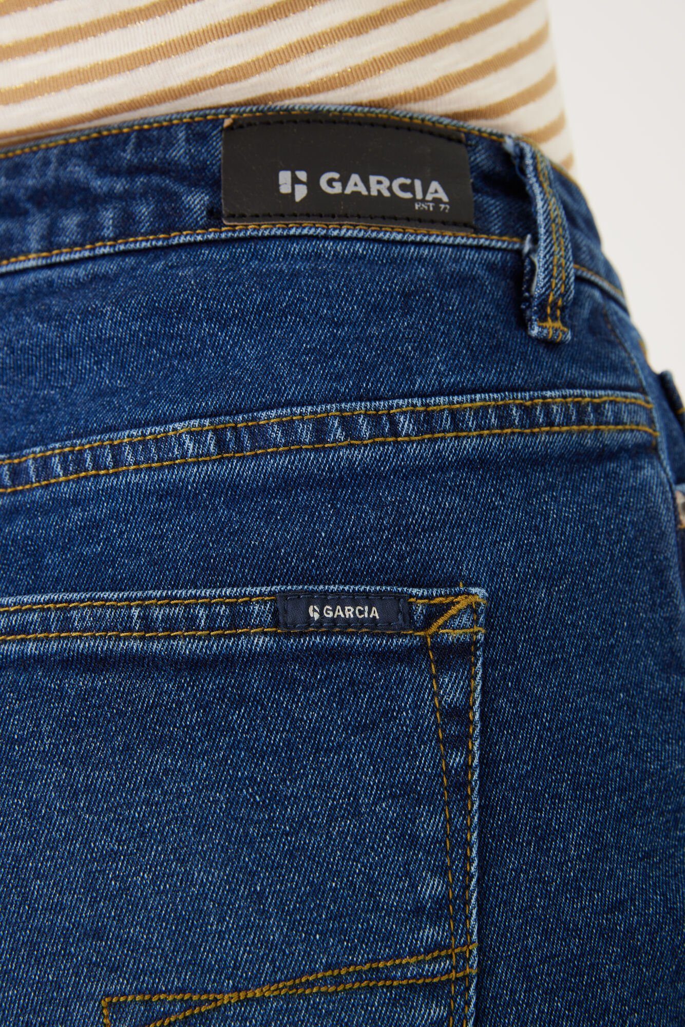 Garcia Bermuda Celia-slim fit In lichte used-look