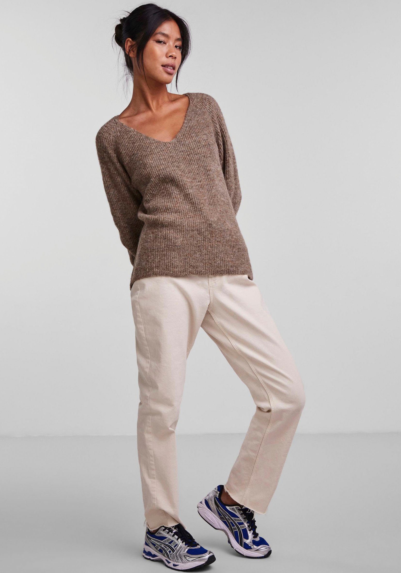 pieces Trui met V-hals PCELLEN LS V-NECK KNIT NOOS BC