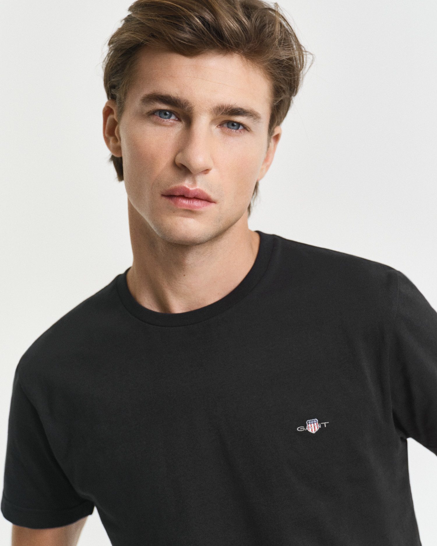 Gant T-shirt SLIM SHIELD SS T-SHIRT met logoborduursel op borsthoogte