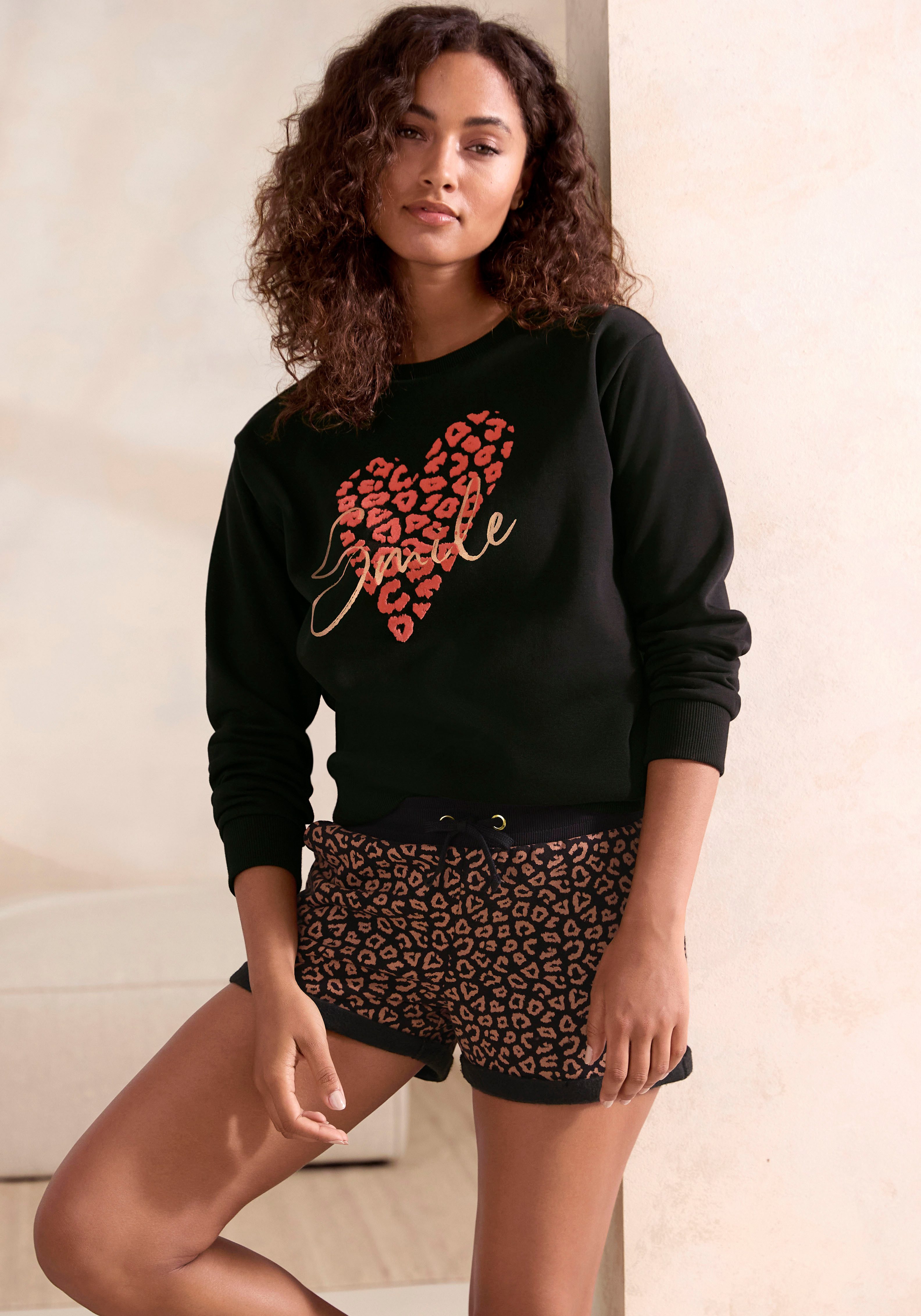 Lascana Sweatshirt Lounge shirt met hart-leo-print loungewear