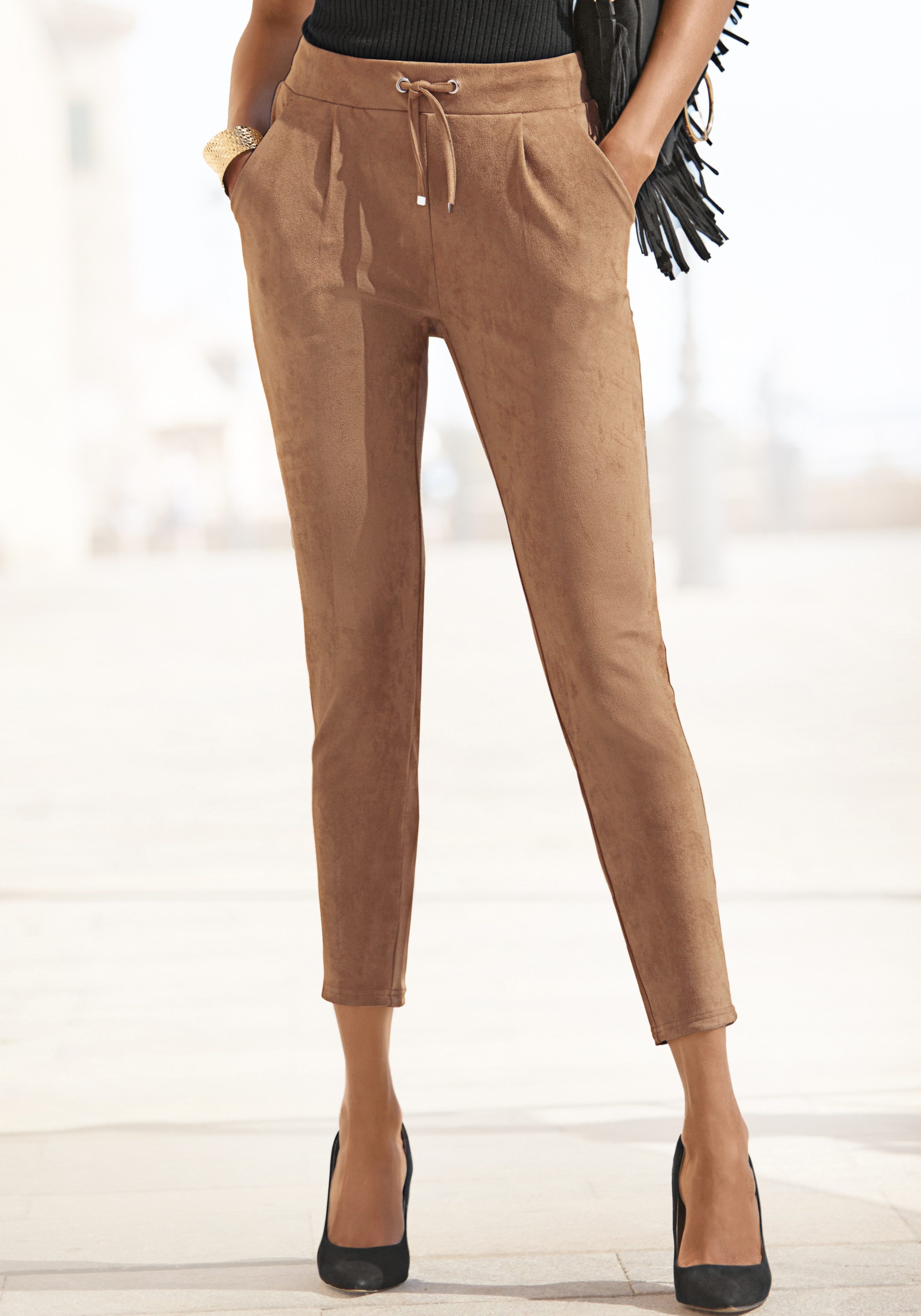 Lascana Comfortbroek van imitatie-suède met zakken, comfortabele stofbroek, elastische tailleband