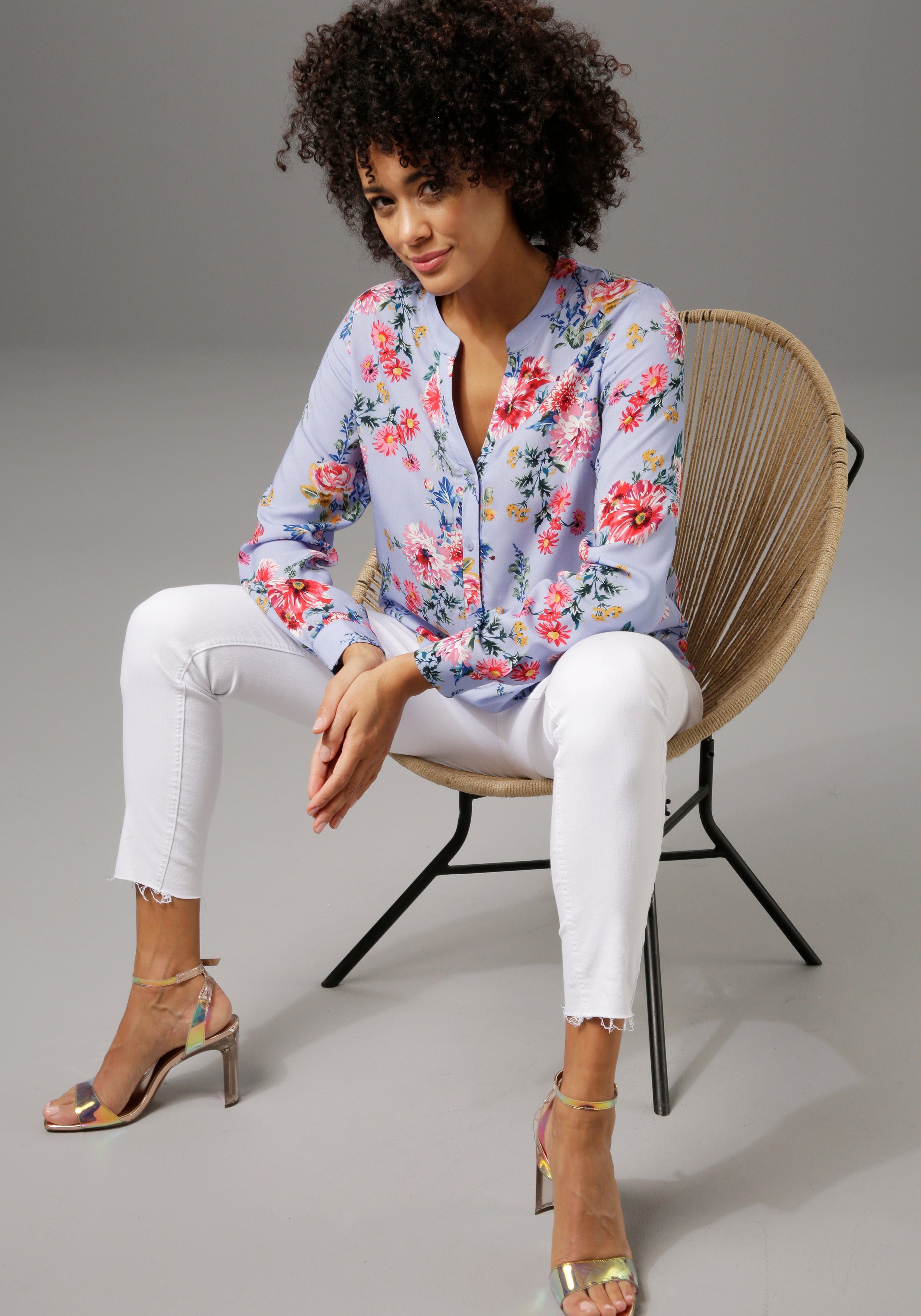Aniston CASUAL Blouse zonder sluiting met kleurrijke bloemenprint
