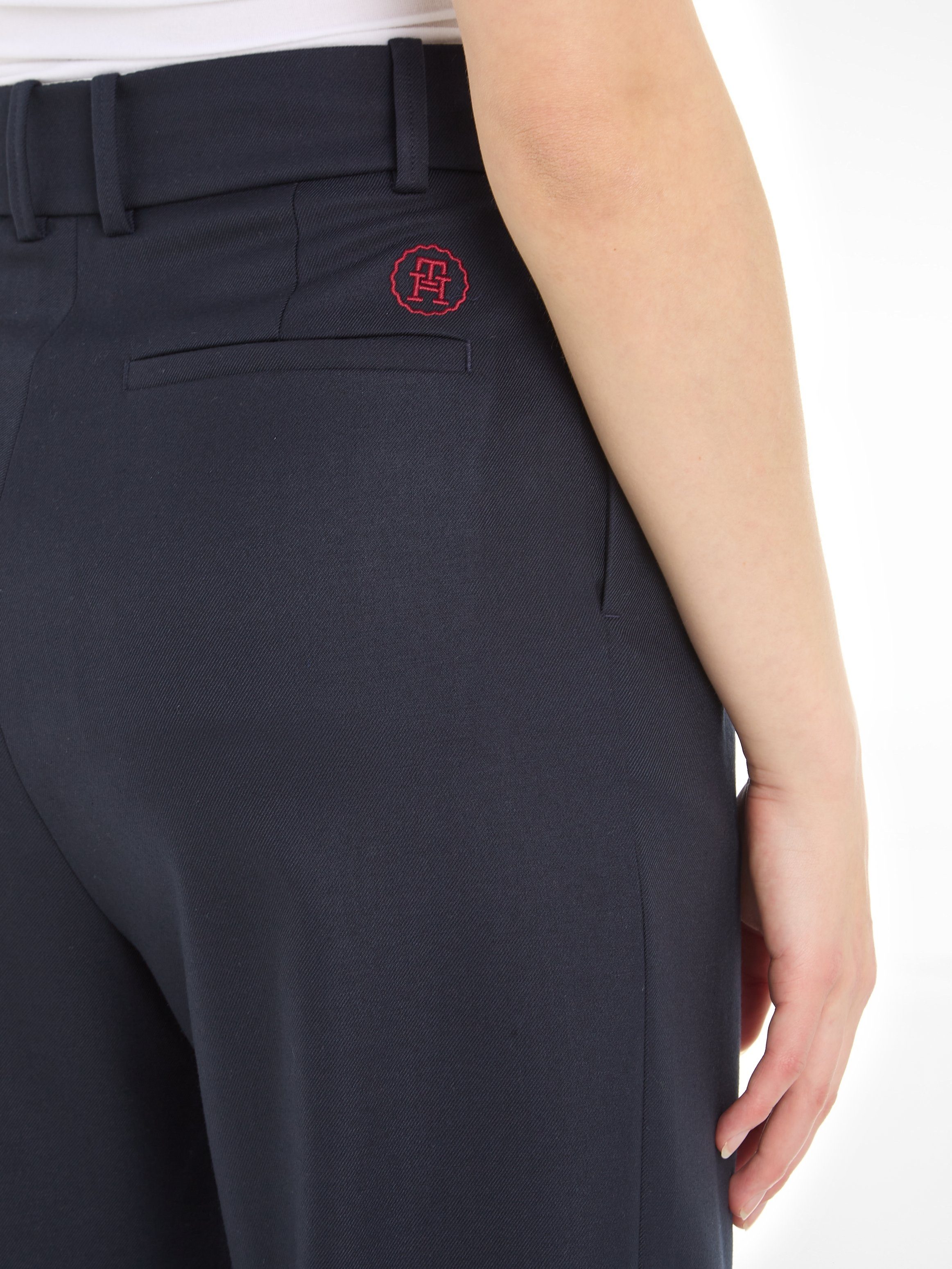 Tommy Hilfiger Geweven broek MD CORE RELAXED STRAIGHT PANT met logo-stiksel op de achterkant