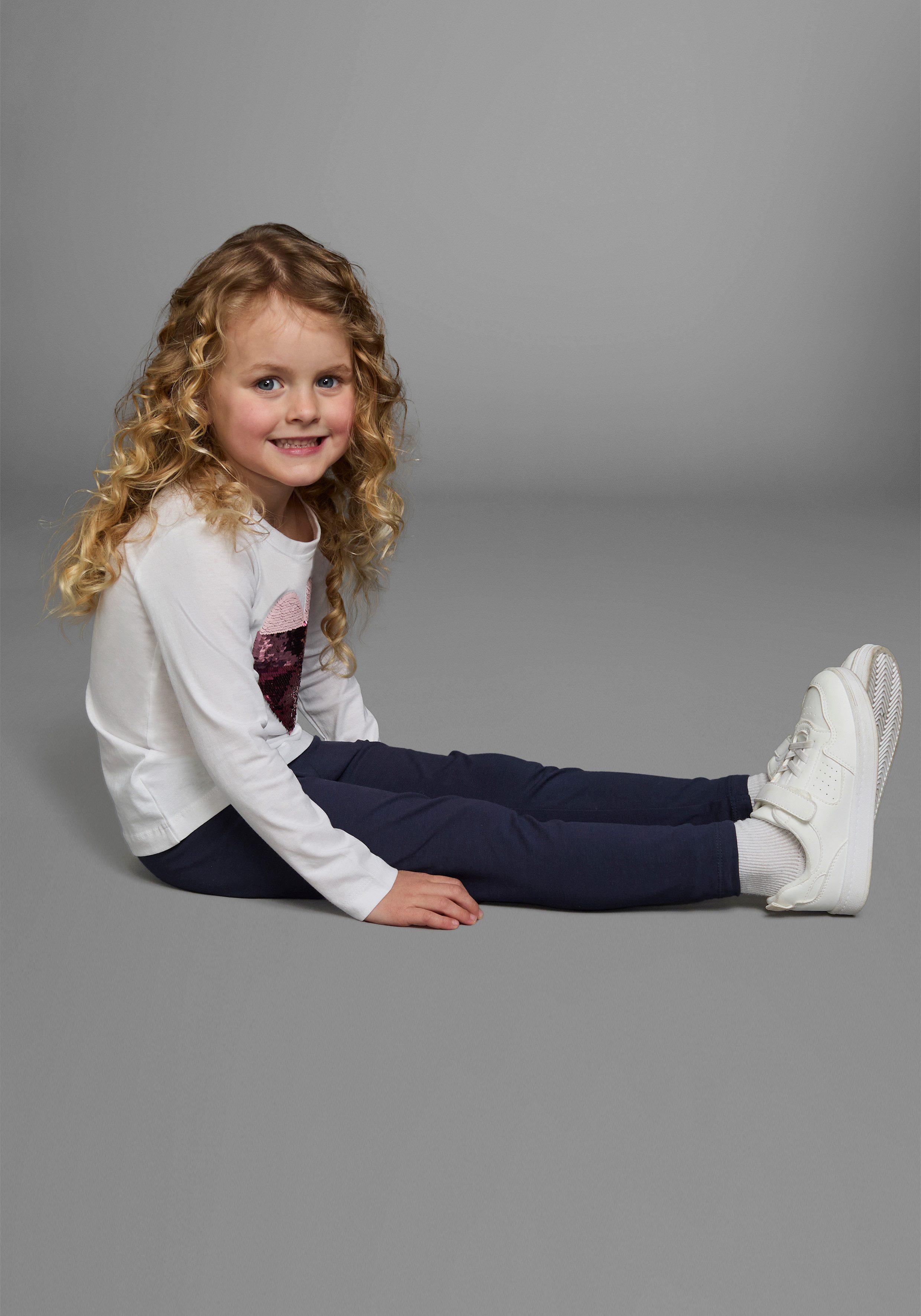 KIDSWORLD Shirt met lange mouwen , Met hart van keerbare pailletten Lange mouwen, basic pasvorm, met glinsterende pailletten