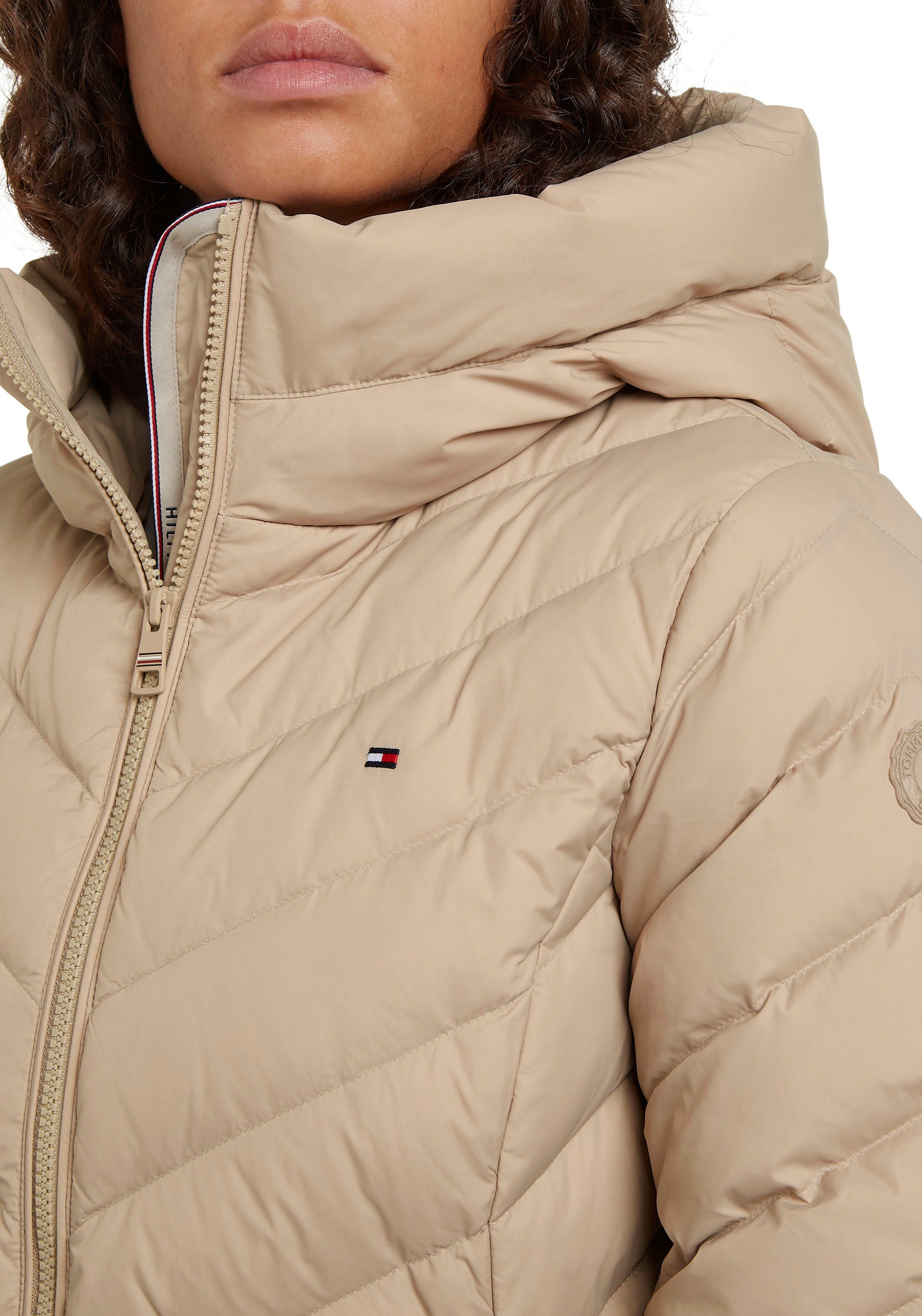 Tommy Hilfiger Gewatteerde jas CHEVRON MW PADDED COAT met gemiddelde vulling en merklabel
