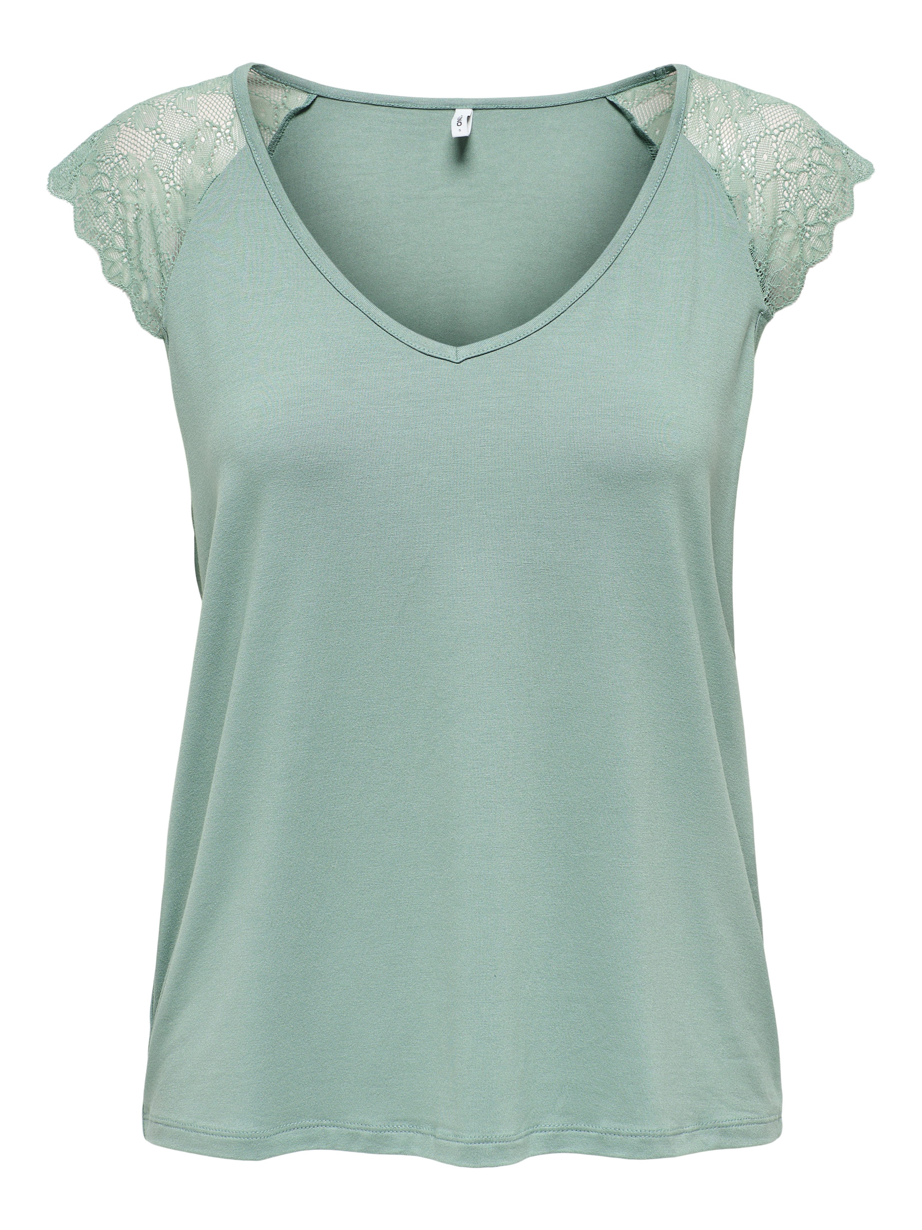 Only Shirt met V-hals ONLPETRA S/S LACE MIX TOP CS JRS