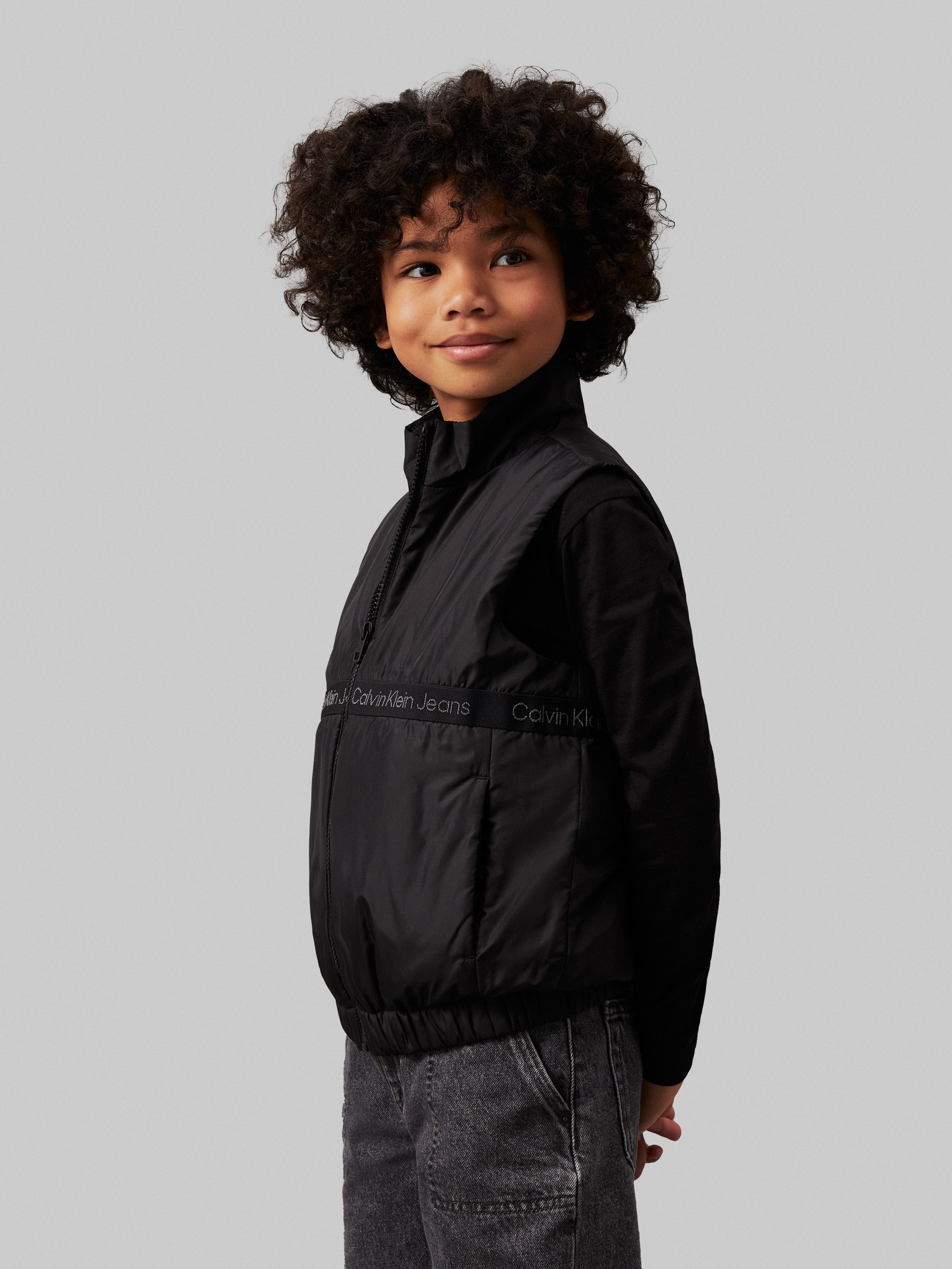 Calvin Klein Korte bodywarmer BOXY LIGHT PADDED TAPE VEST voor kinderen tot 16 jaar met calvin klein merklabel