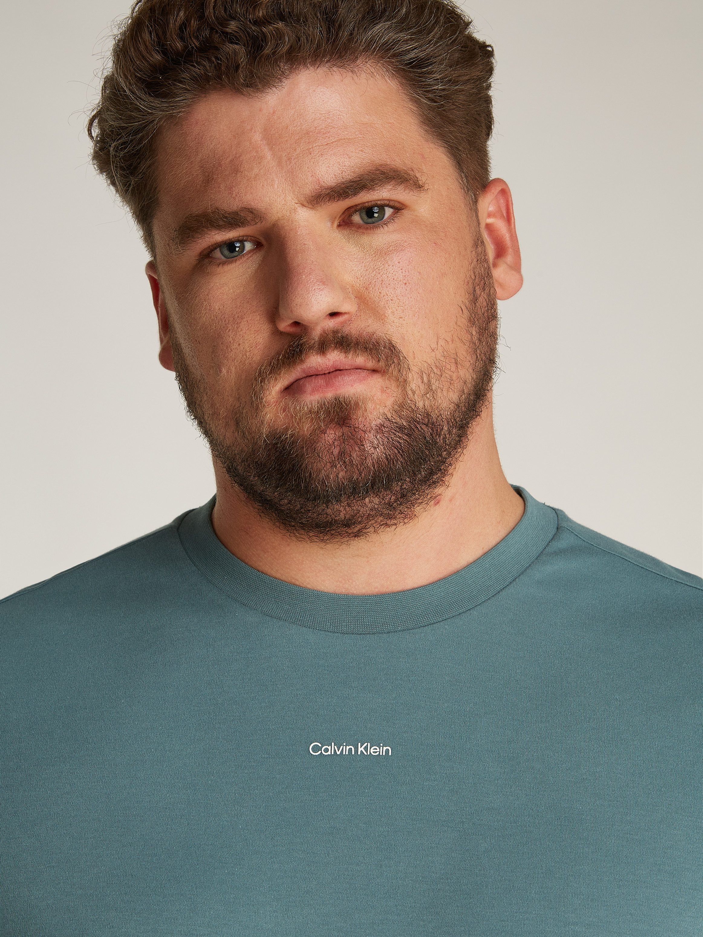 Calvin Klein T-shirt BT_NANO LOGO INTERLOCK T-SHIRT in grote maten met logo-opschrift