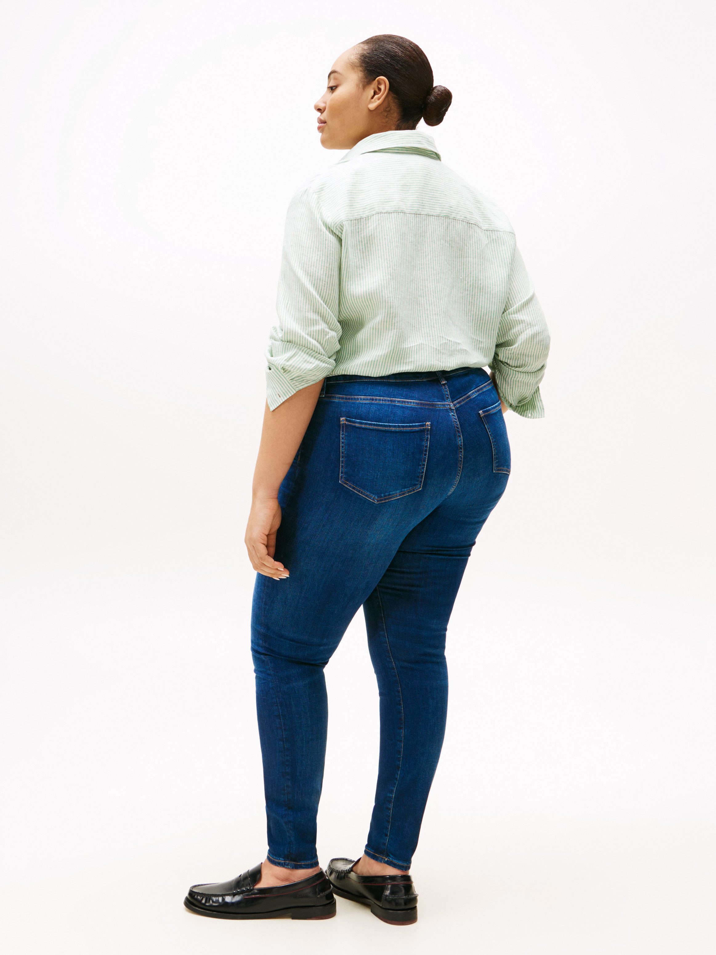 Tommy Hilfiger Curve Skinny fit jeans CRV HARLEM SKINNY RW NEW DOREEN in grote maten, tommy jeans logo-badge, stoned wash look