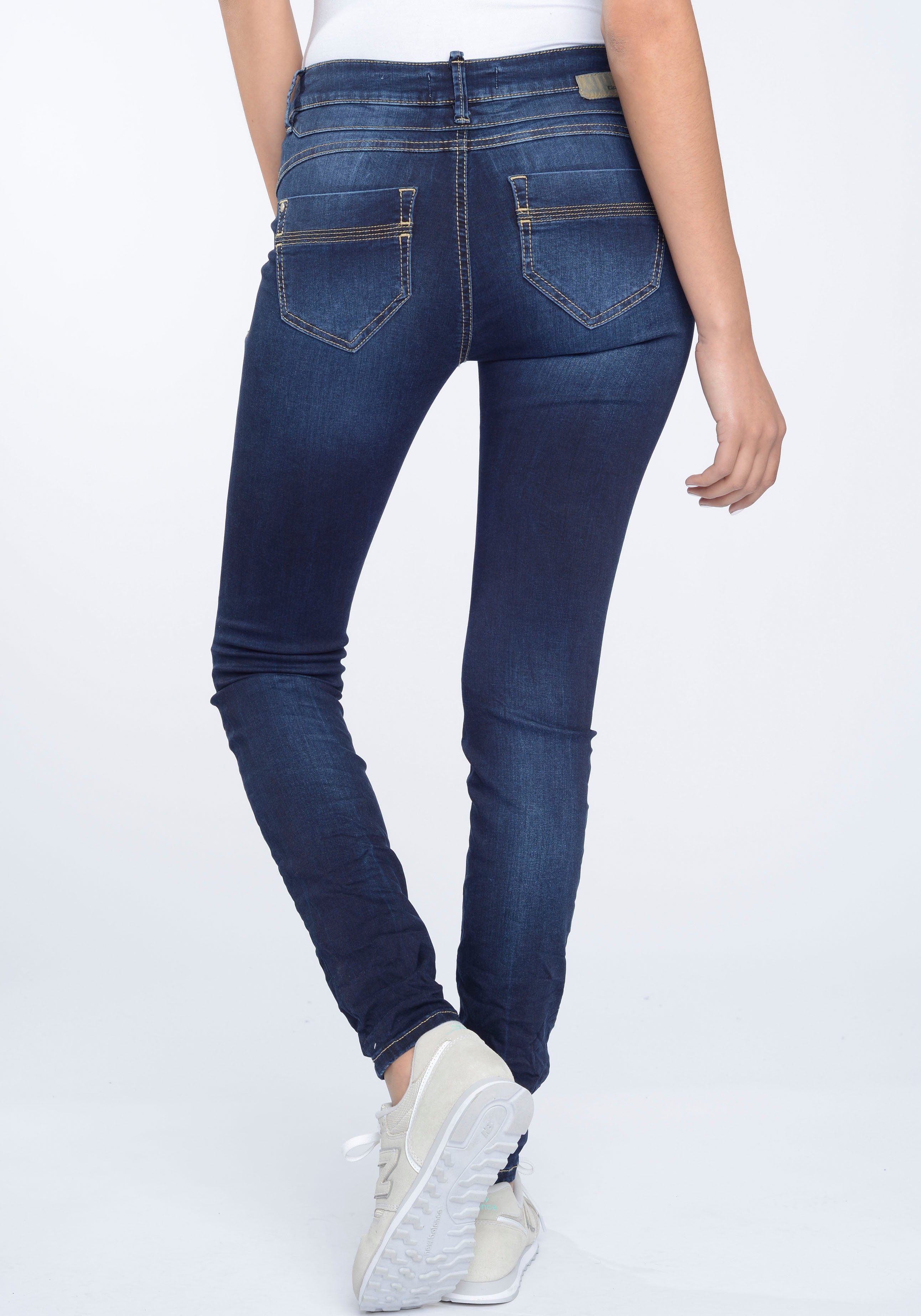 GANG Skinny fit jeans 94Nele met gekruiste riemlussen links voor