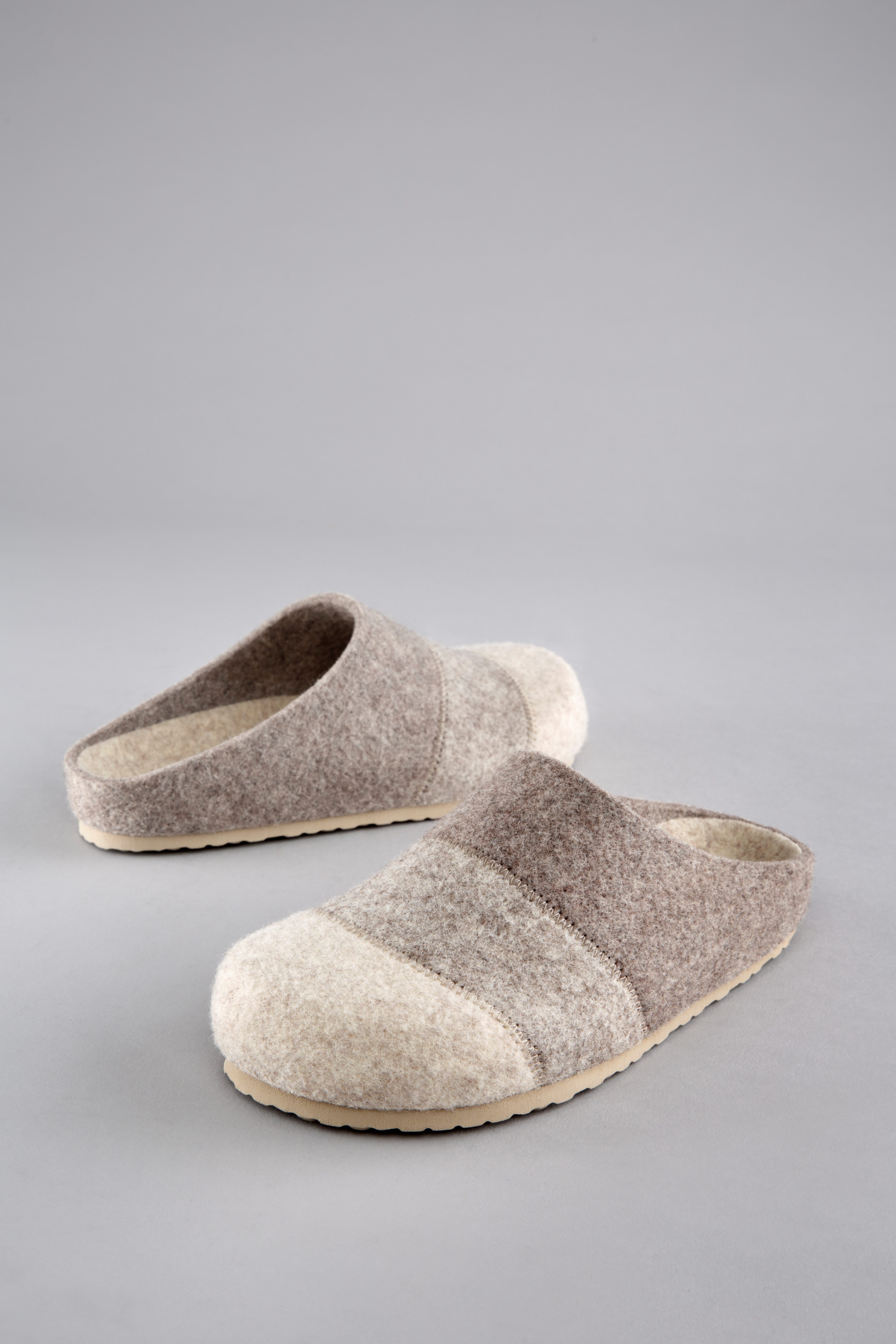 Aniston SHOES Clogs Panal pantoffel, homeslipper in patchwork-uitstraling