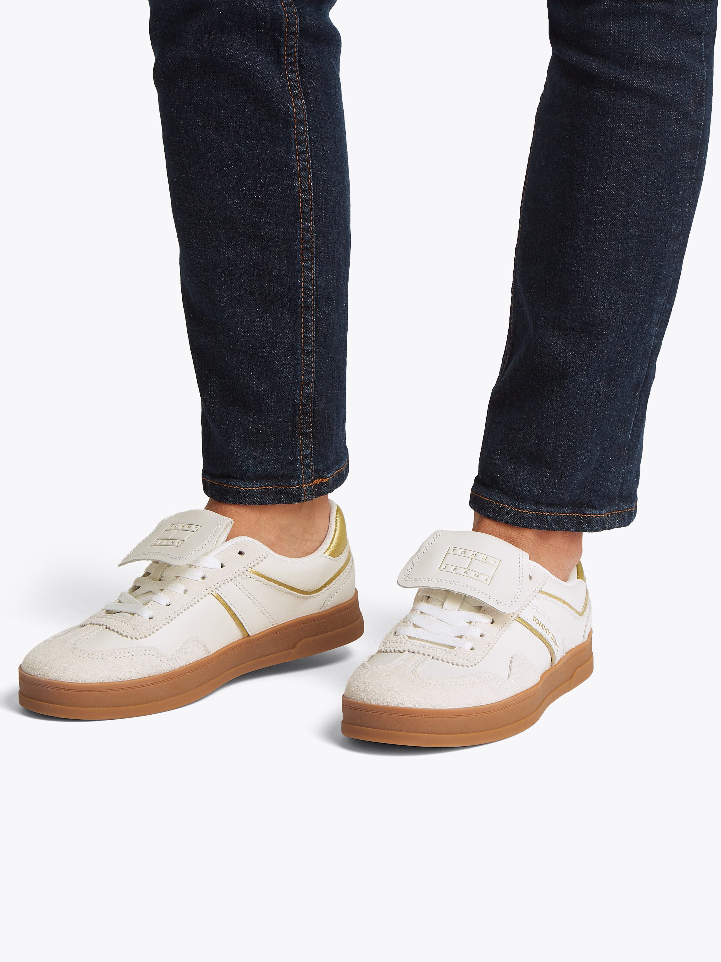 TOMMY JEANS Plateausneakers THE GREENWICH FLAP , vrijetijdsschoen, lage schoen, veterschoen met sierstiksels