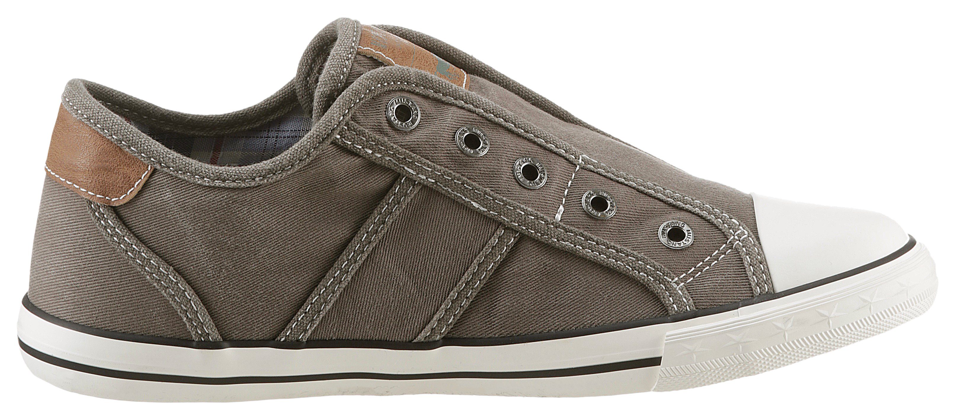Mustang Shoes Slip-on sneakers Slippers, zomerschoenen, vrijetijdsschoenen met praktische elastische band
