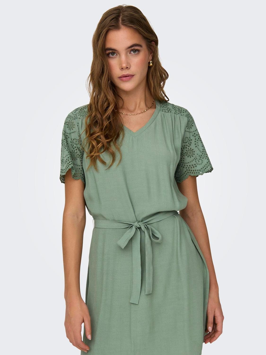 Only Mini-jurk ONLJODIE ROU SS V-NECK DRESS WVN