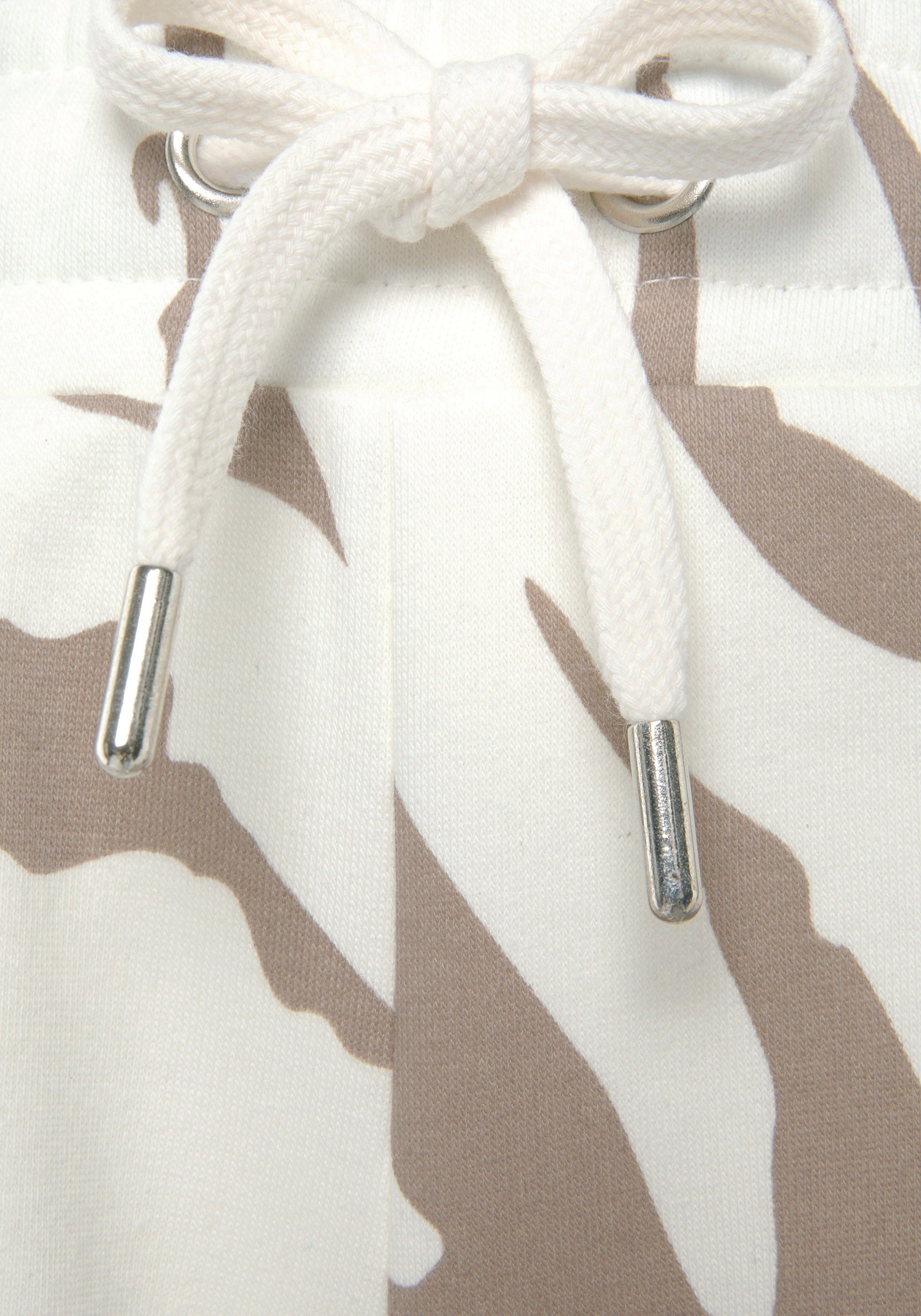 Lascana Relaxshorts - Korte broek met zebraprint, met zijzakken en logostiksel, loungewear