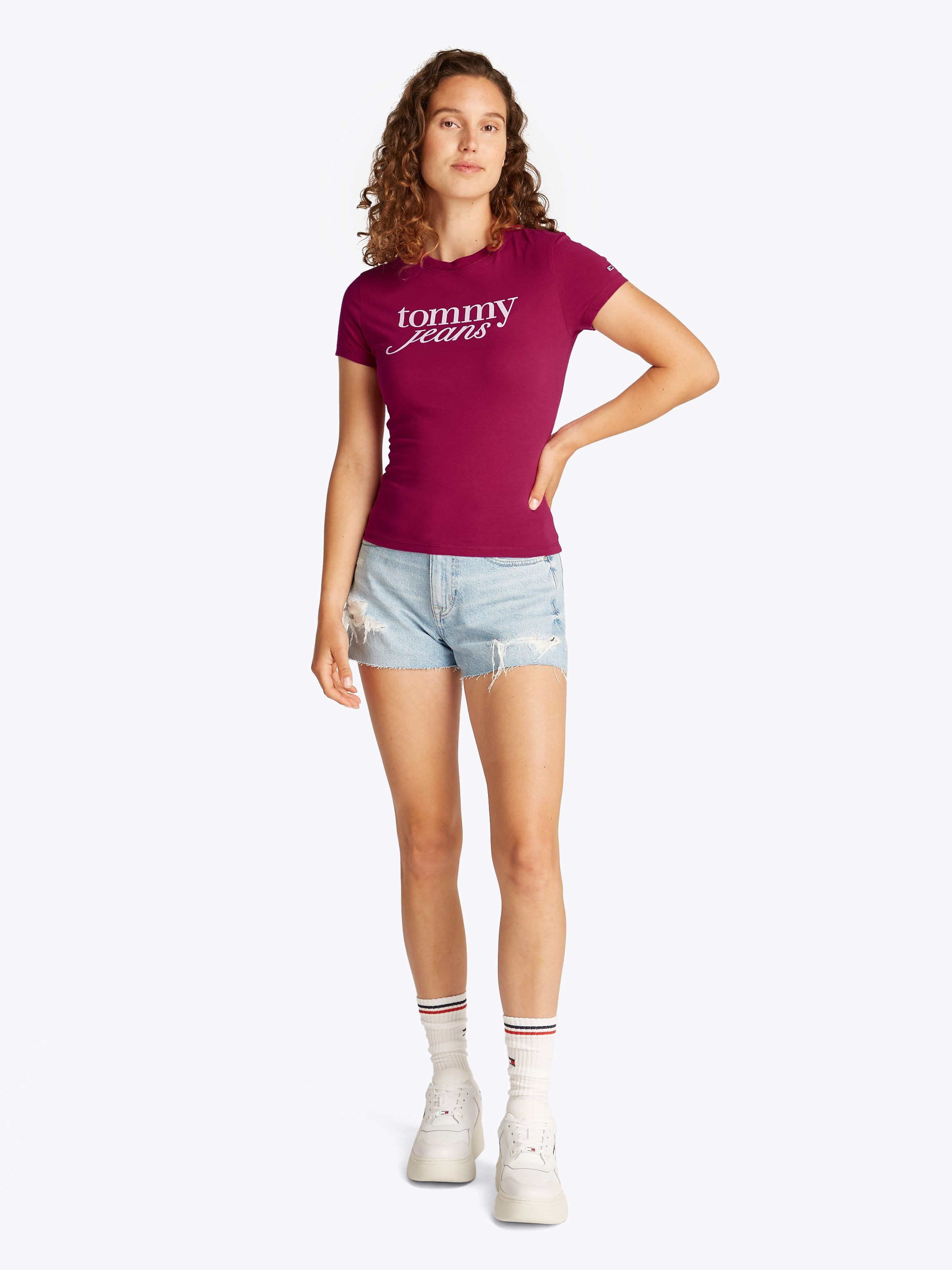 TOMMY JEANS T-shirt met logoprint op borsthoogte