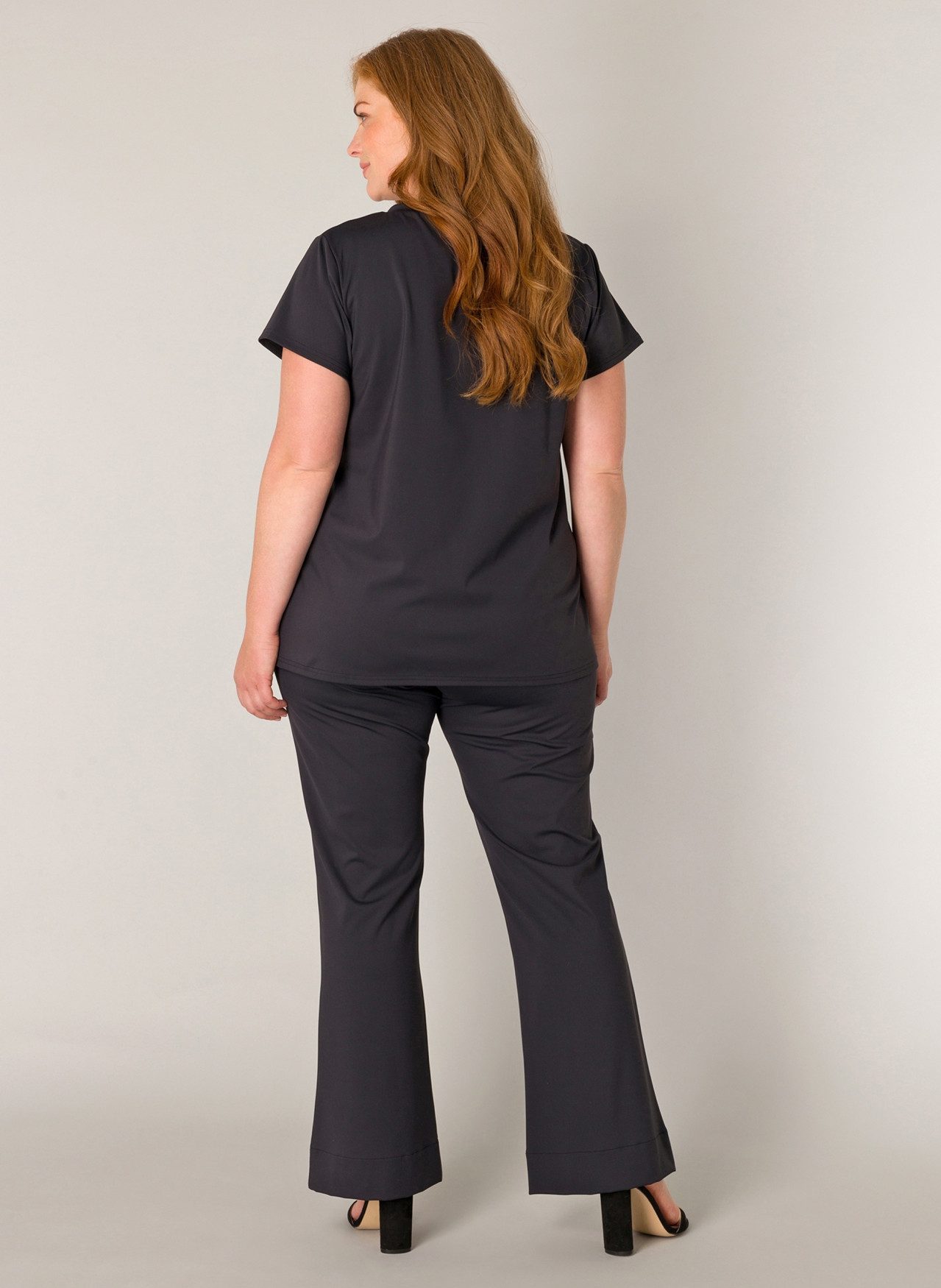 Base Level Curvy Shirt met V-hals Lilly met stretch