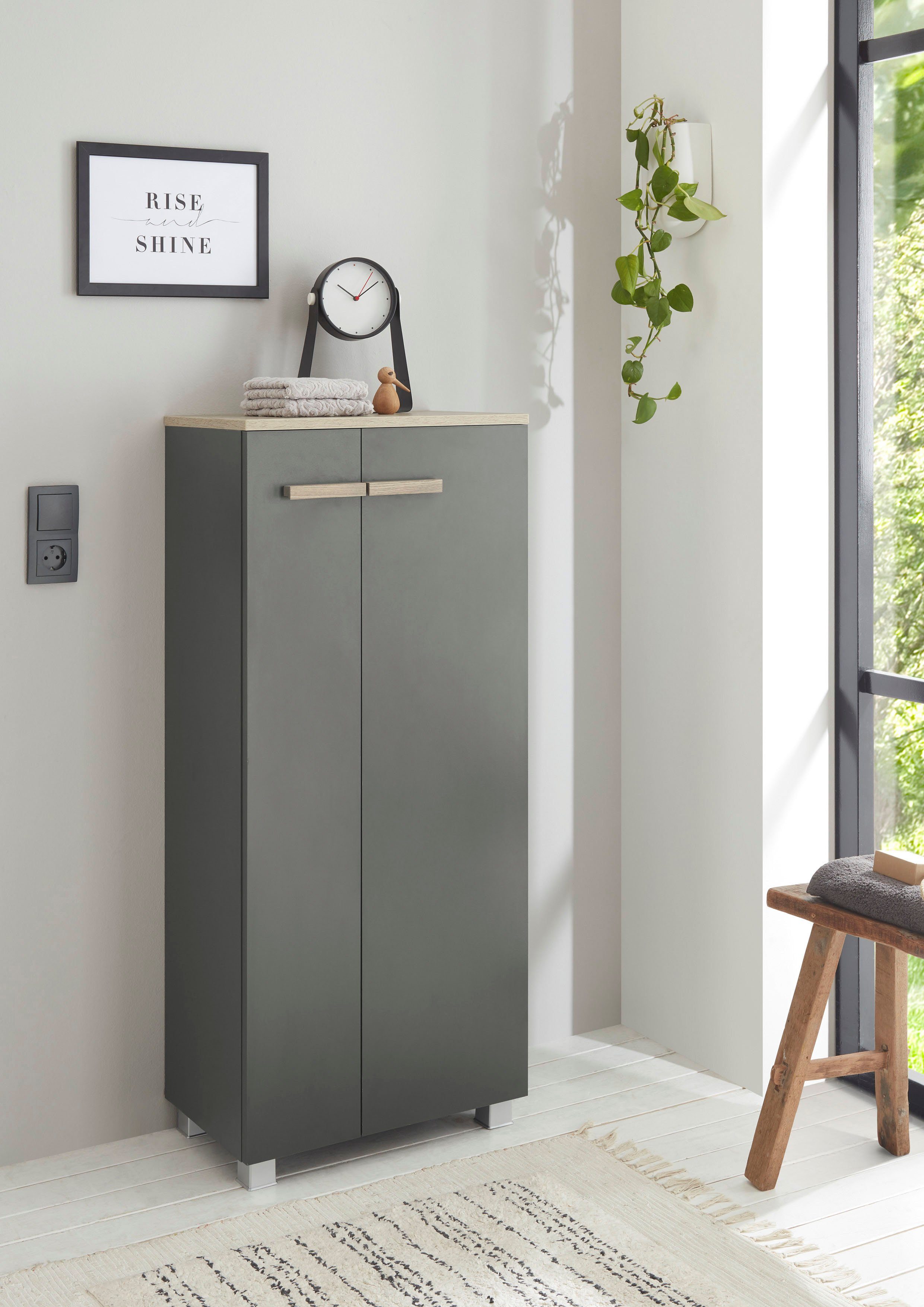 Places of Style Halfhoge kast SOLiD, badkamerkast in modern ontwerp, kast met houten grepen