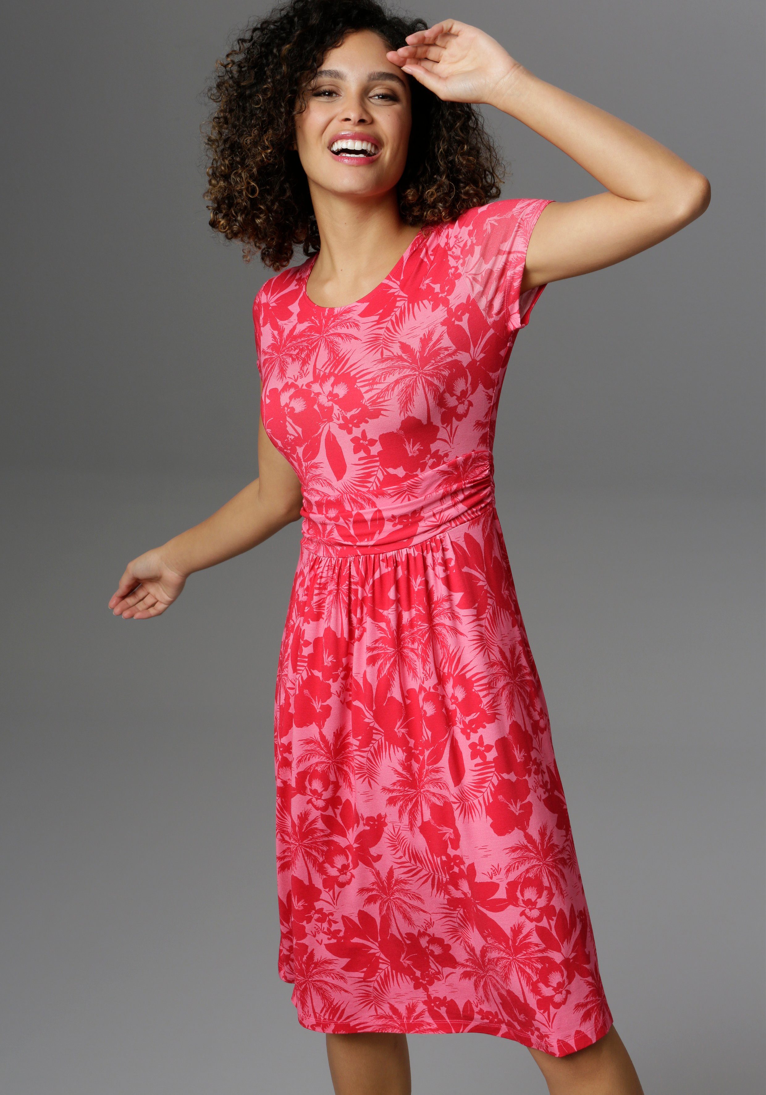 Aniston SELECTED Zomerjurk met palmen en bloemen in knalkleur