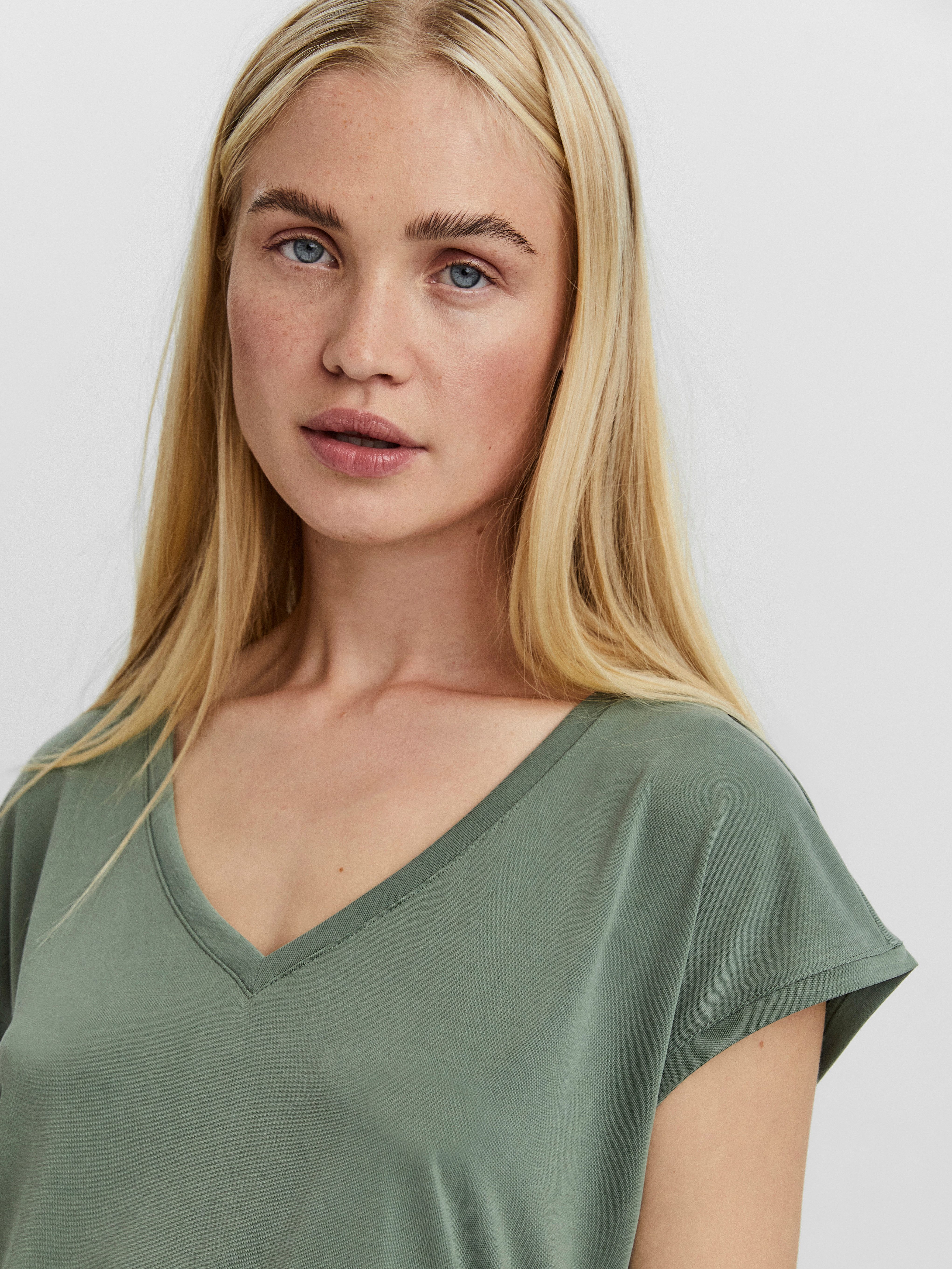 Vero Moda Shirt met V-hals VMFILLI SS V-NECK TEE GA NOOS in een materialenmix met tencel™ modal