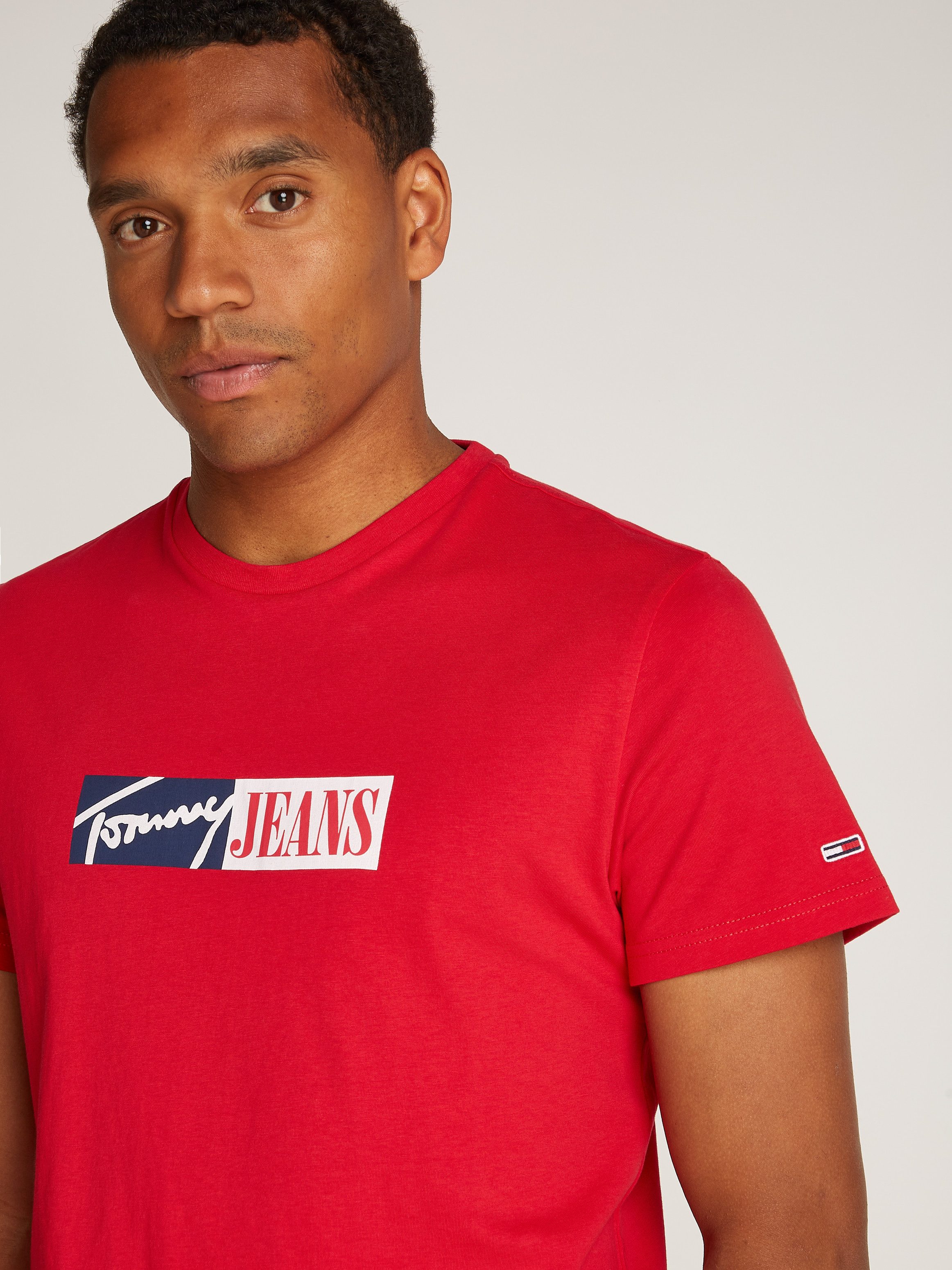 Tommy Jeans Plus Shirt met ronde hals TJM SLIM ENTRY GRAPHIC TEE EXT in grote maten, met logo-borduursel op de mouw
