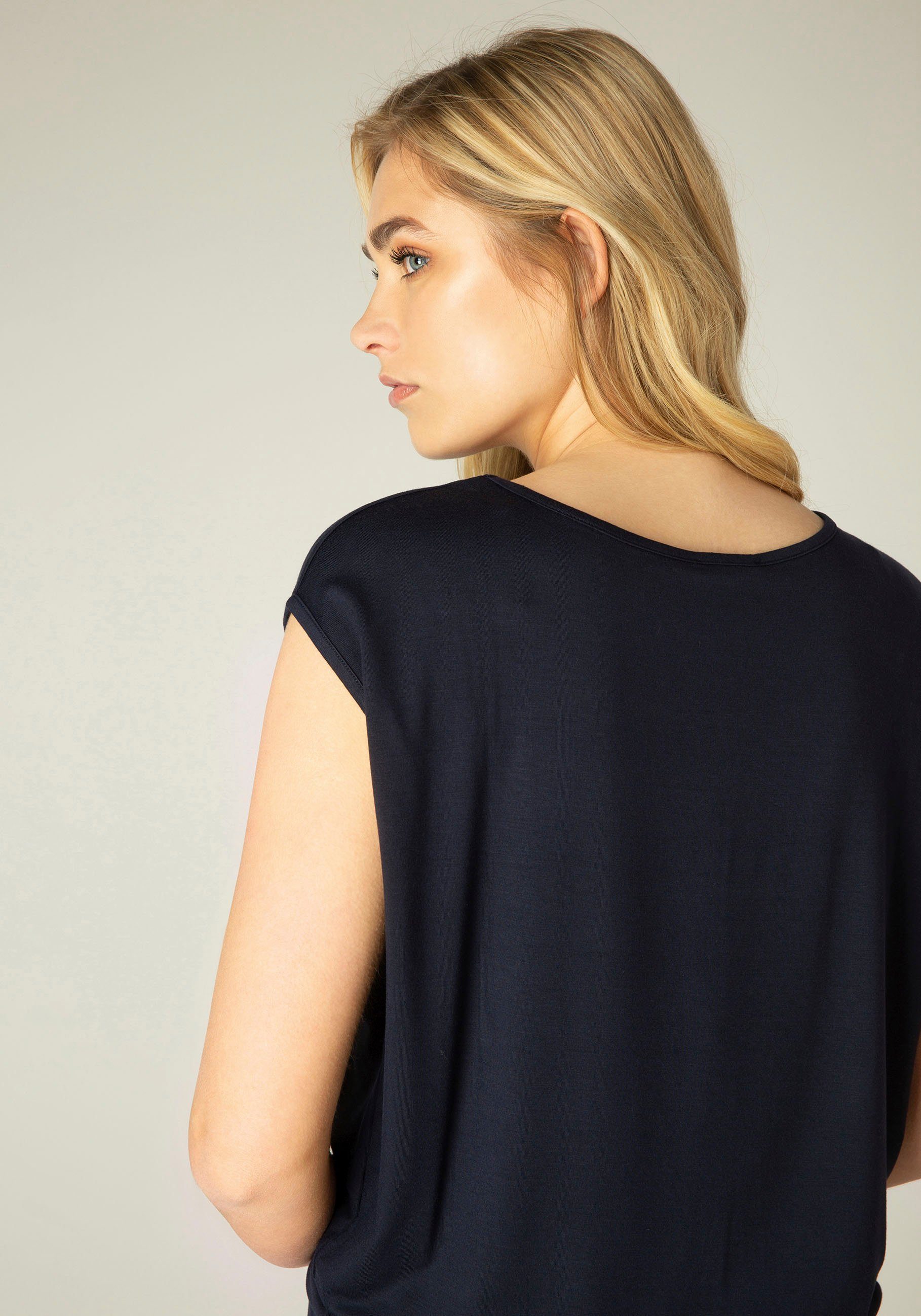 Base Level Tuniekshirt Yelitza Wijd model met aansluitende heupen