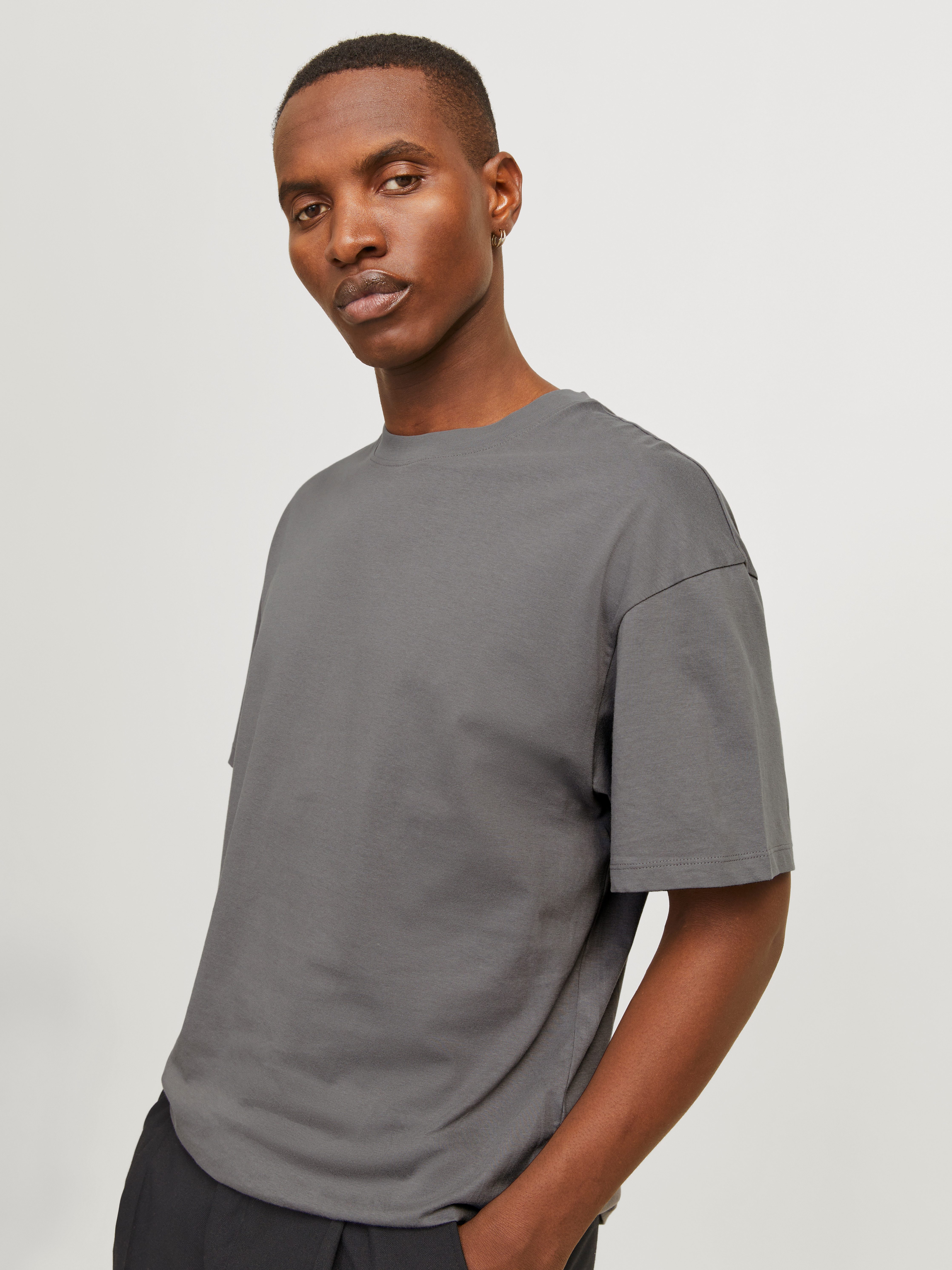 Jack & Jones Oversized shirt JJEBRADLEY TEE SS O-NECK NOOS