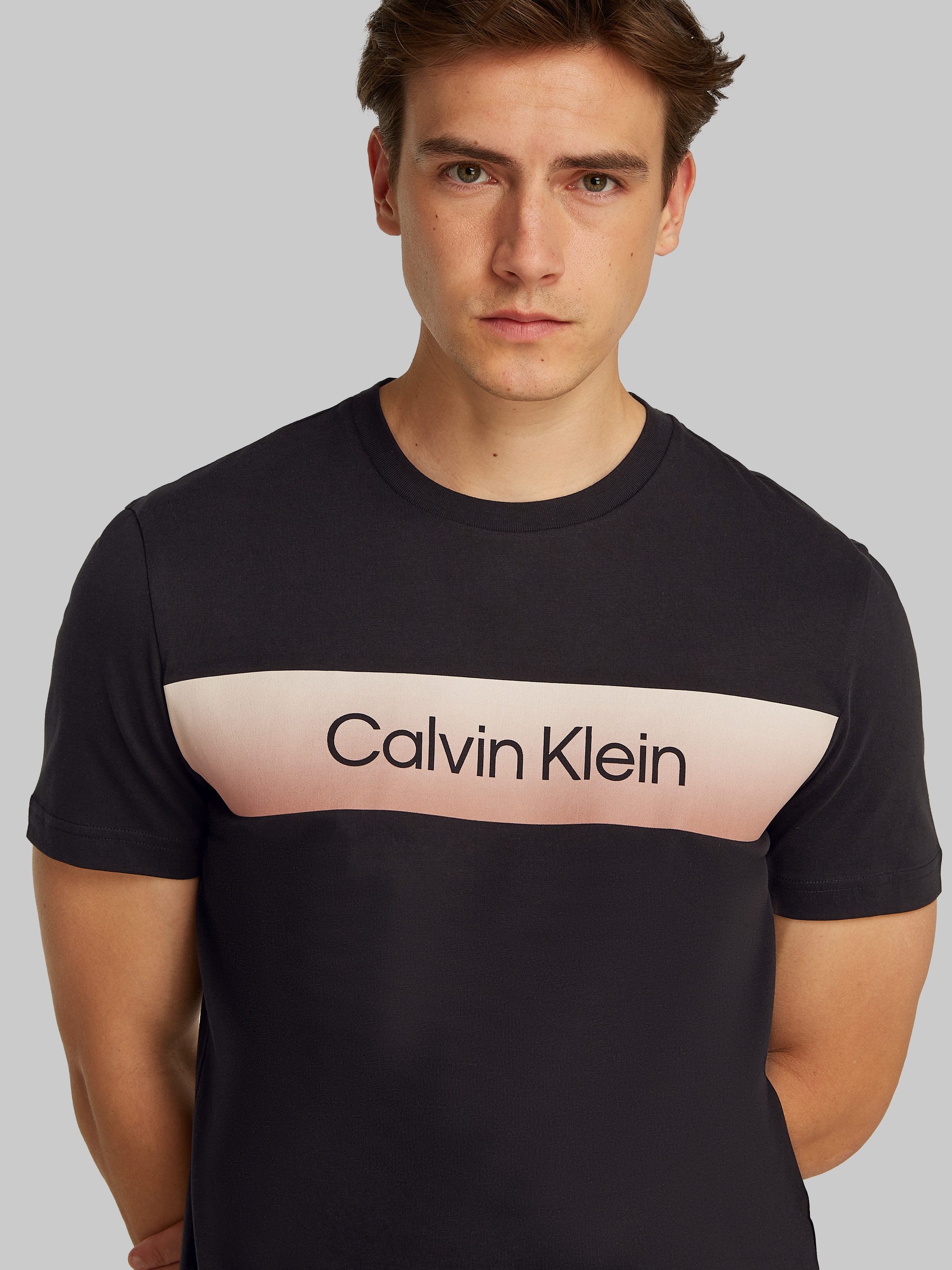 Calvin Klein T-shirt LINEAR OMBRE CHEST LOGO T-SHIRT