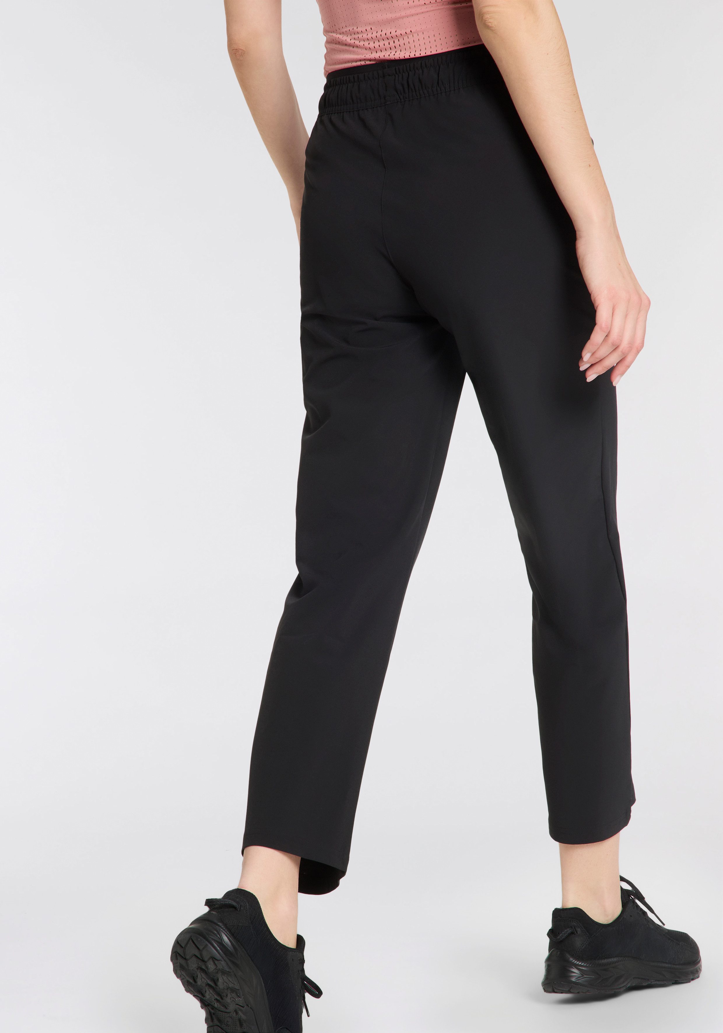 PUMA Trainingsbroek MOVE FASHION PANT losse snit, perfect voor de studio en yoga