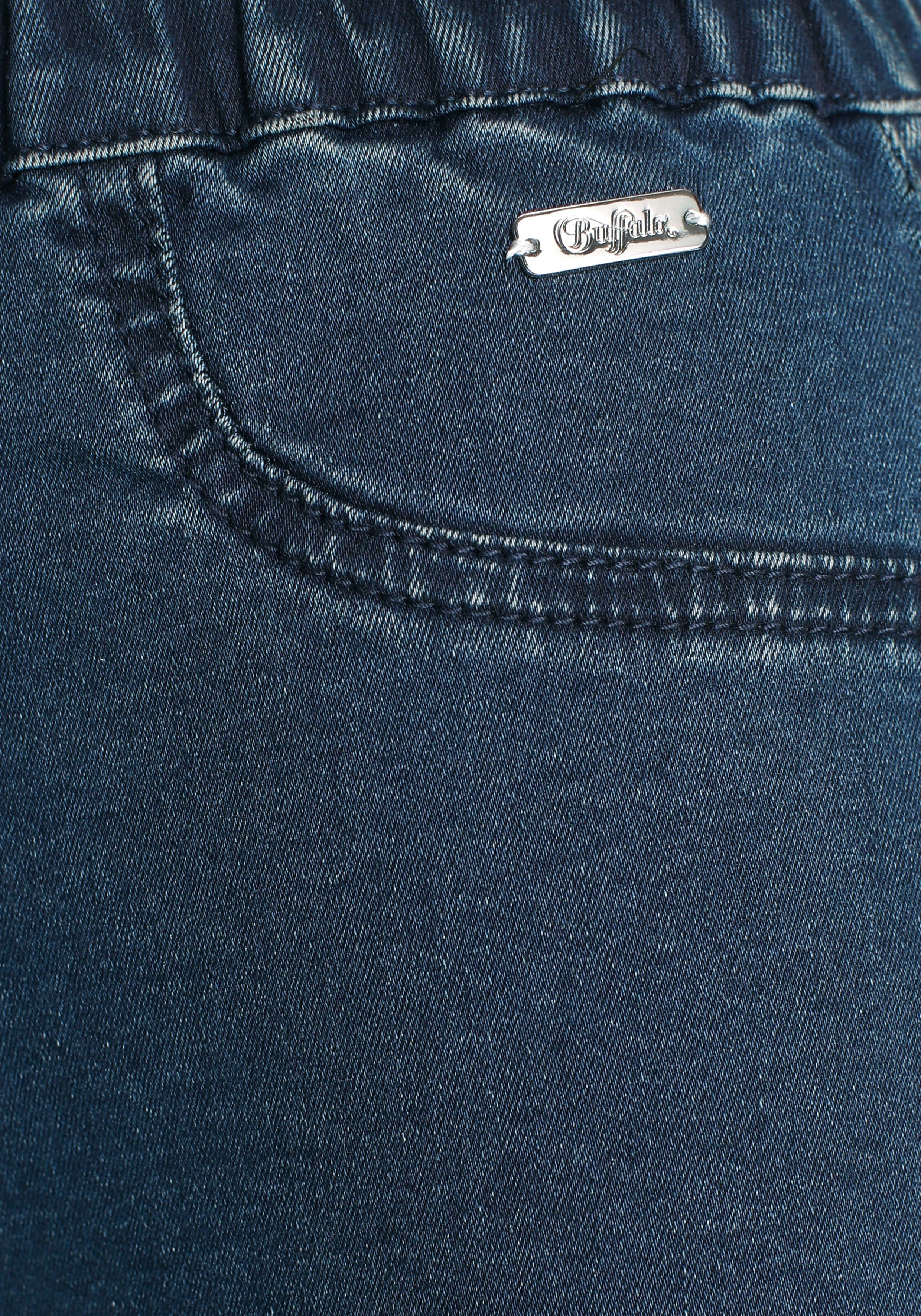 Buffalo Short in elastische denim met twee achterzakken