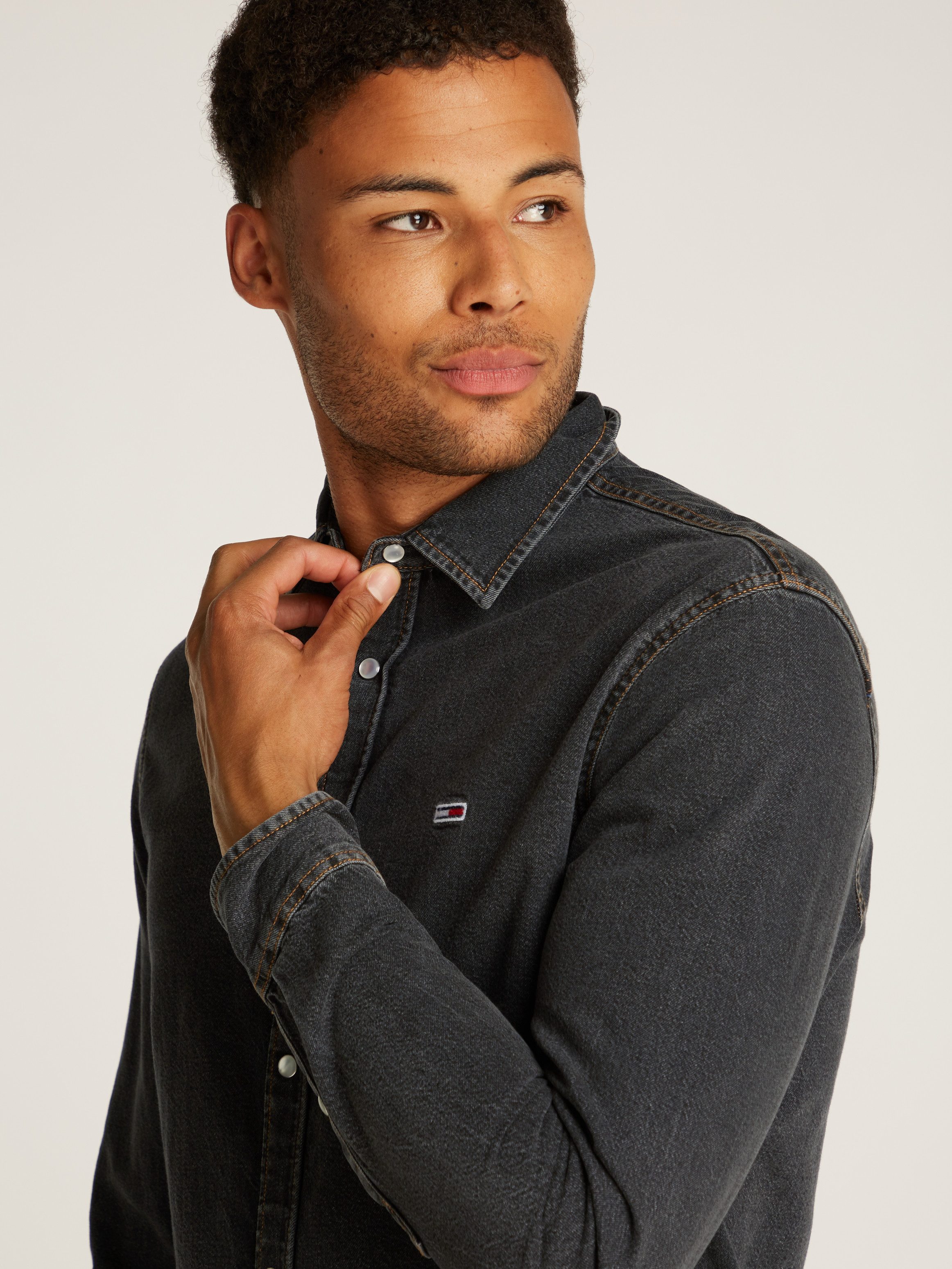 TOMMY Jeans overhemd RGLR FIT SHIRT WASHED BLACK