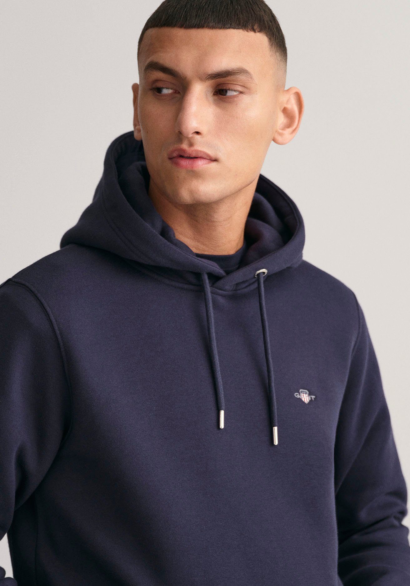 Gant Hoodie REG SHIELD HOODIE met logoborduursel op borsthoogte