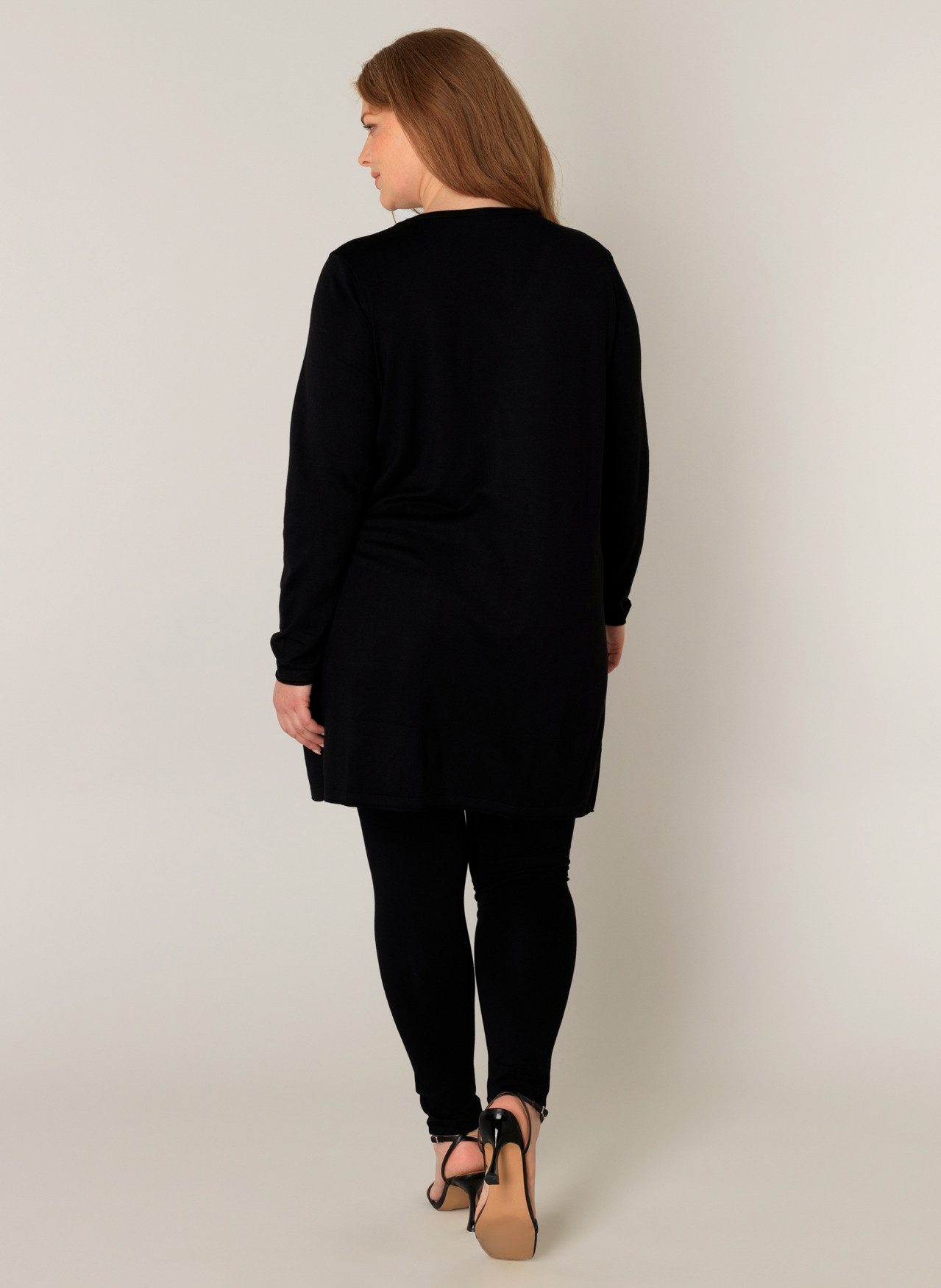 Base Level Curvy Trui met V-hals BAS-ANINE-LONG Fijntricotkwaliteit