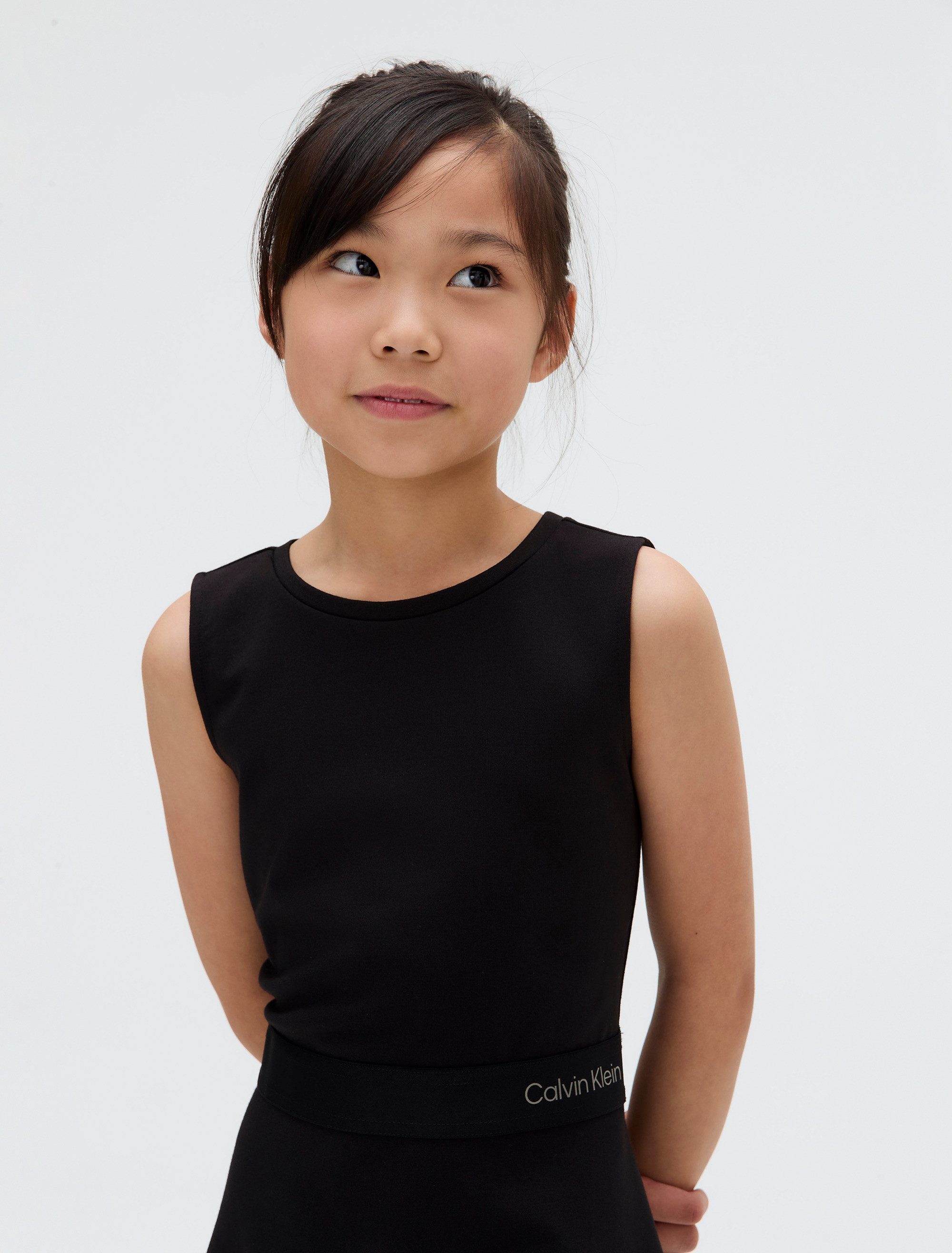 Calvin Klein Mini-jurk FIT FLARE SLEEVELESS PUNTO DRESS Logo-tape-afwerking aan de taille