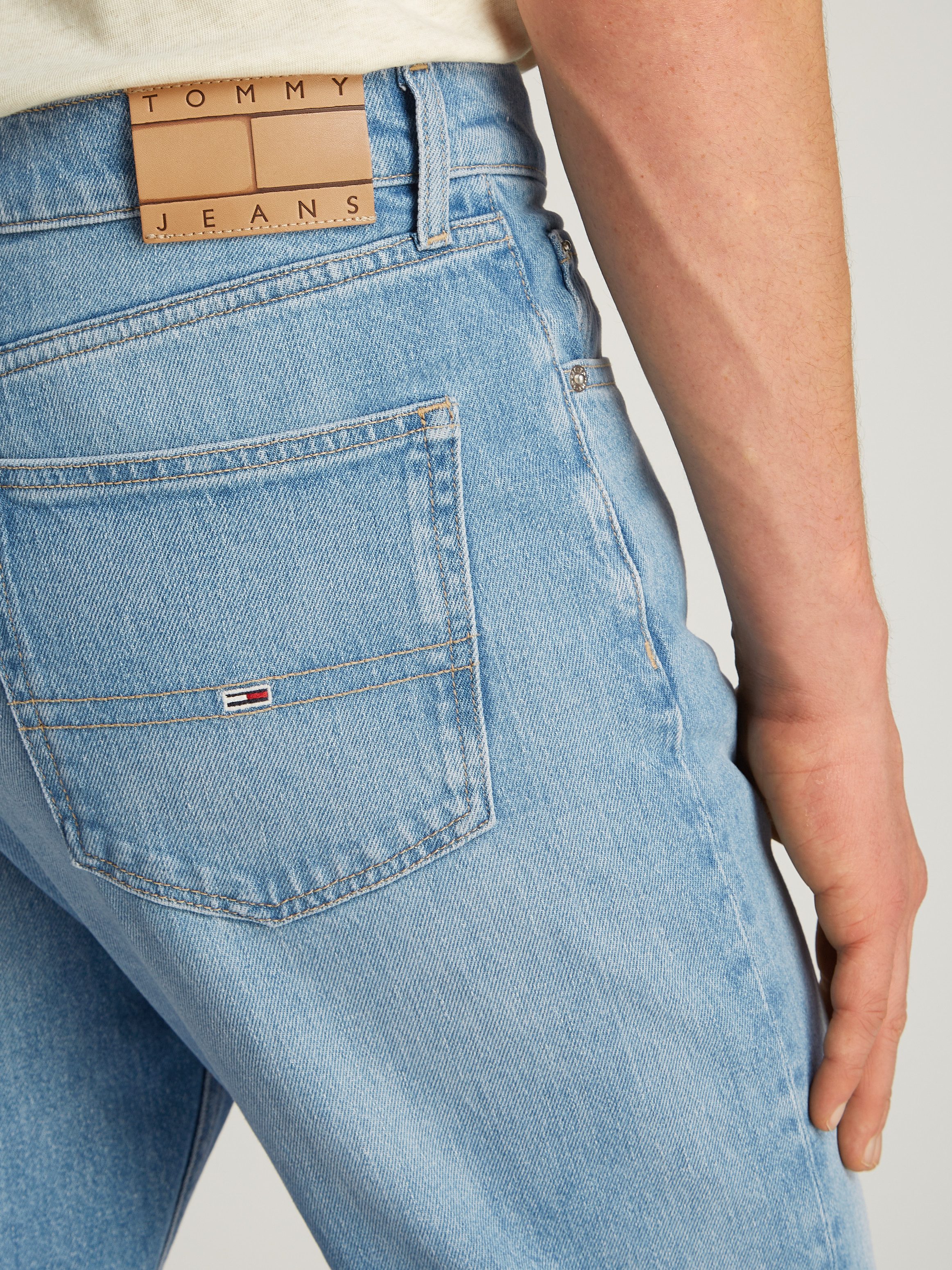 TOMMY JEANS Tapered jeans Isaac Relaxed Tapered