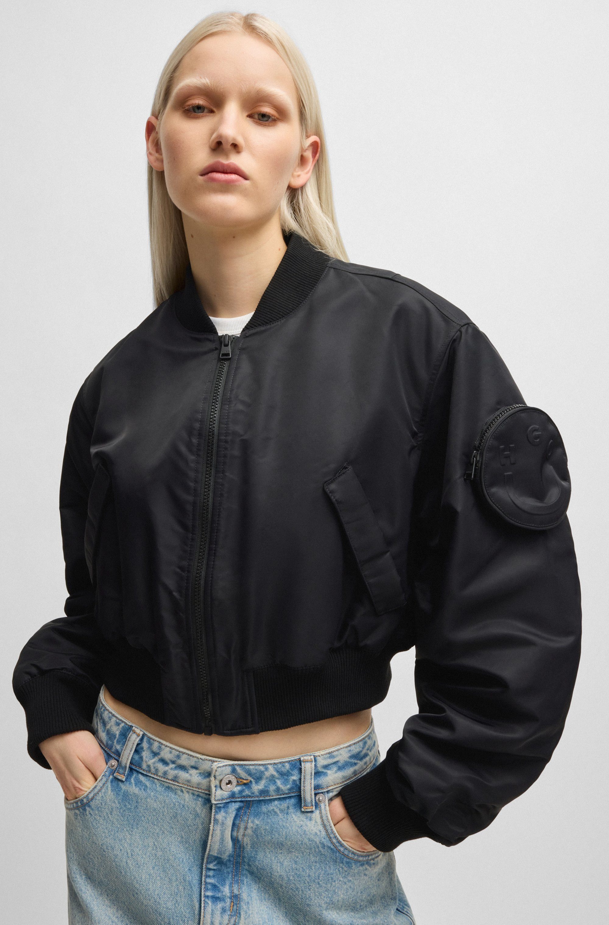 HUGO Blue Outdoorjack Foraia-1_B met opgestikte mouwzak, bomberjack iconic streetstyle